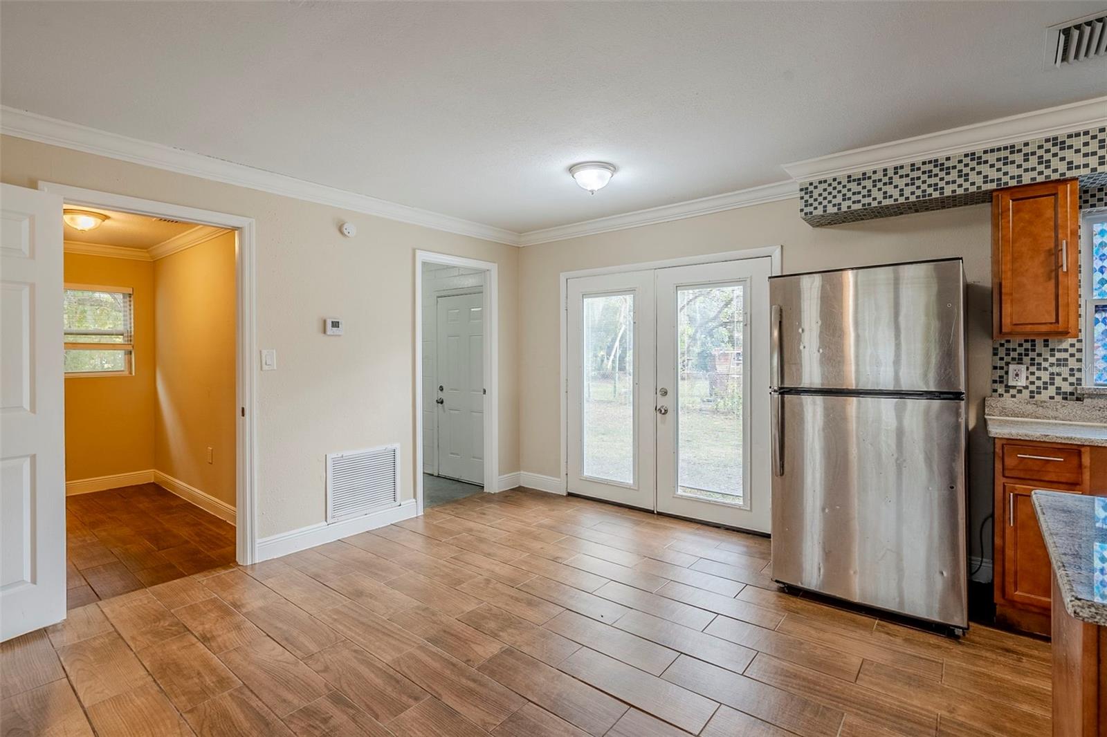 Image 7 of 25 For 2311 Olivet Avenue