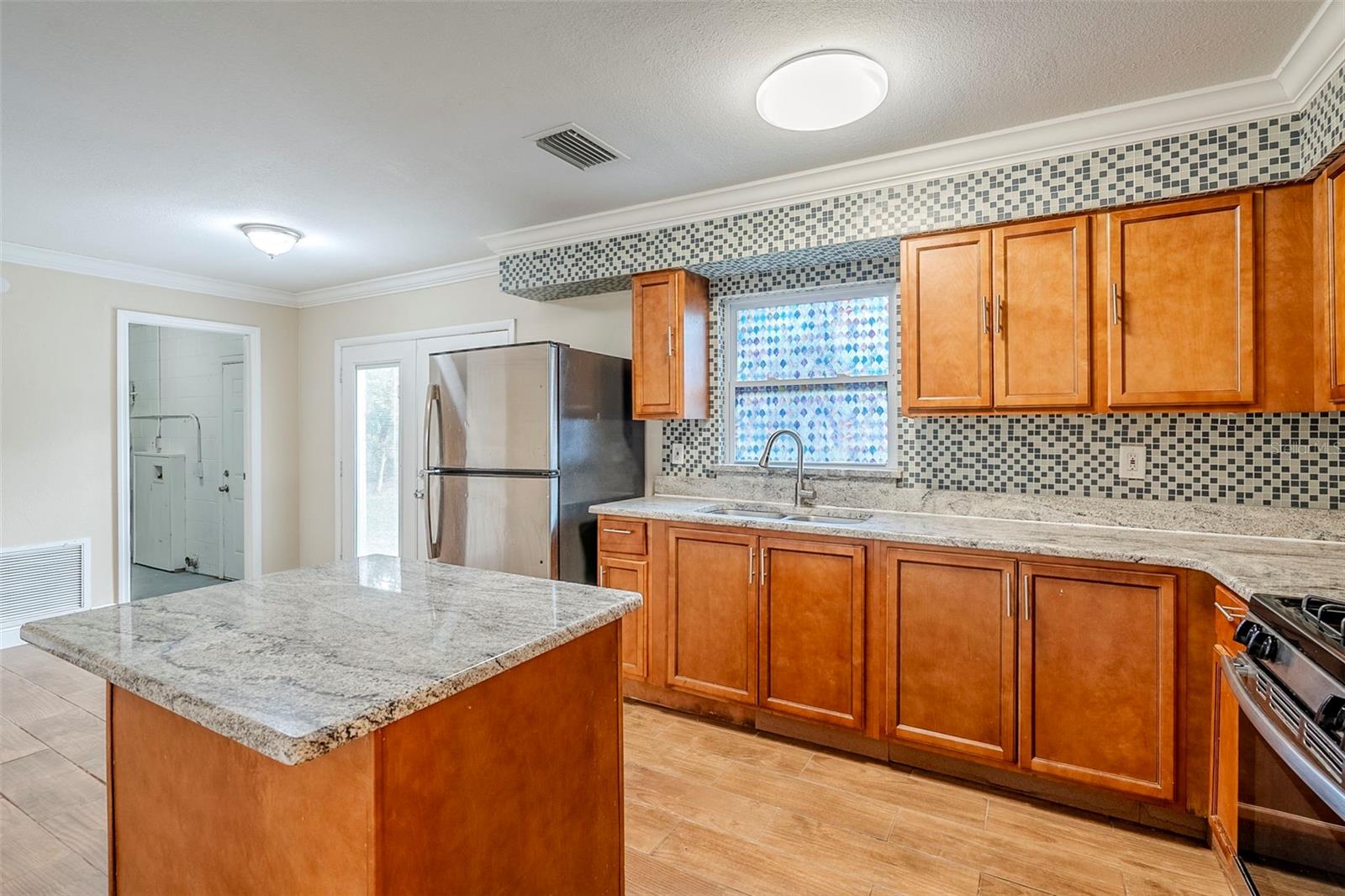 Image 8 of 25 For 2311 Olivet Avenue