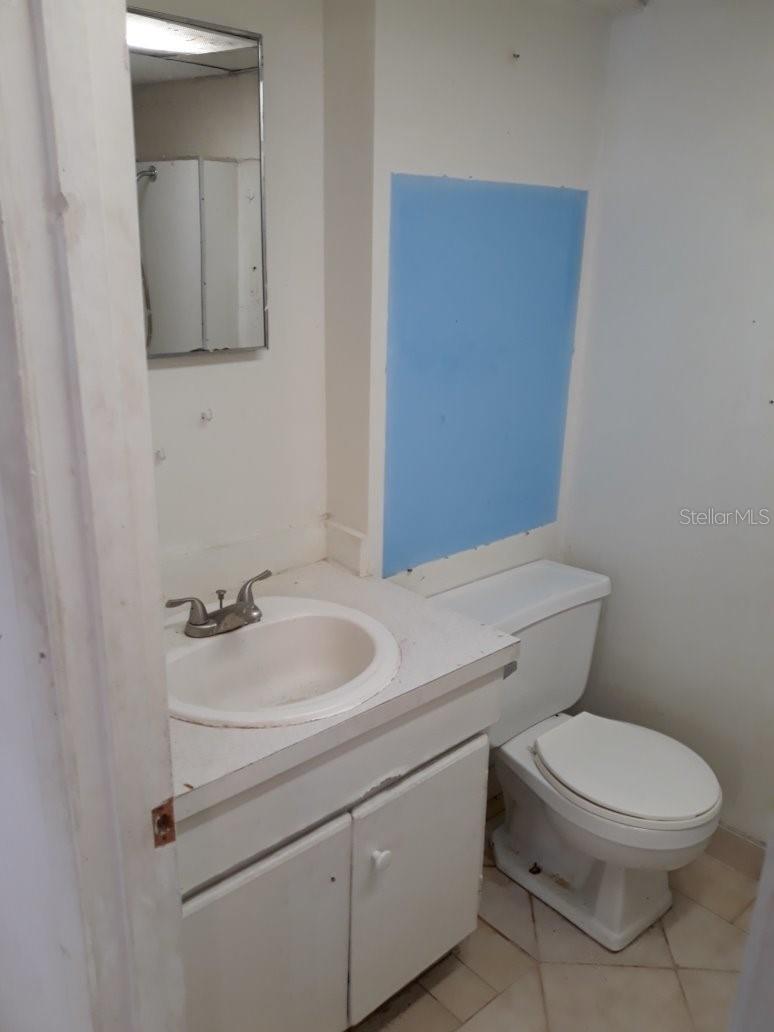 Image 6 of 7 For 414 1-2 Miami