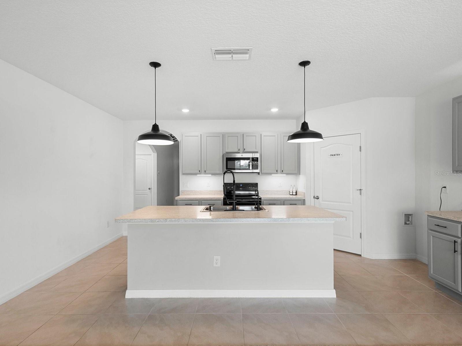 Image 17 of 49 For 341 Alexzander Way