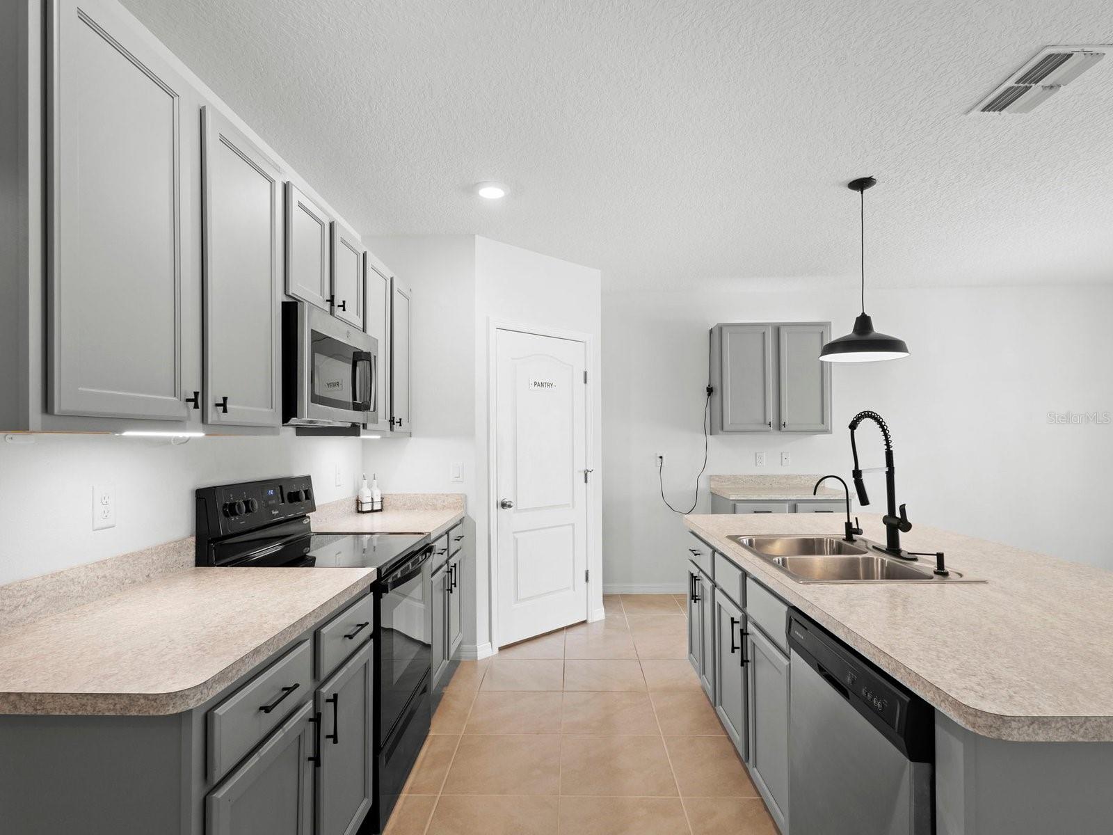 Image 18 of 49 For 341 Alexzander Way