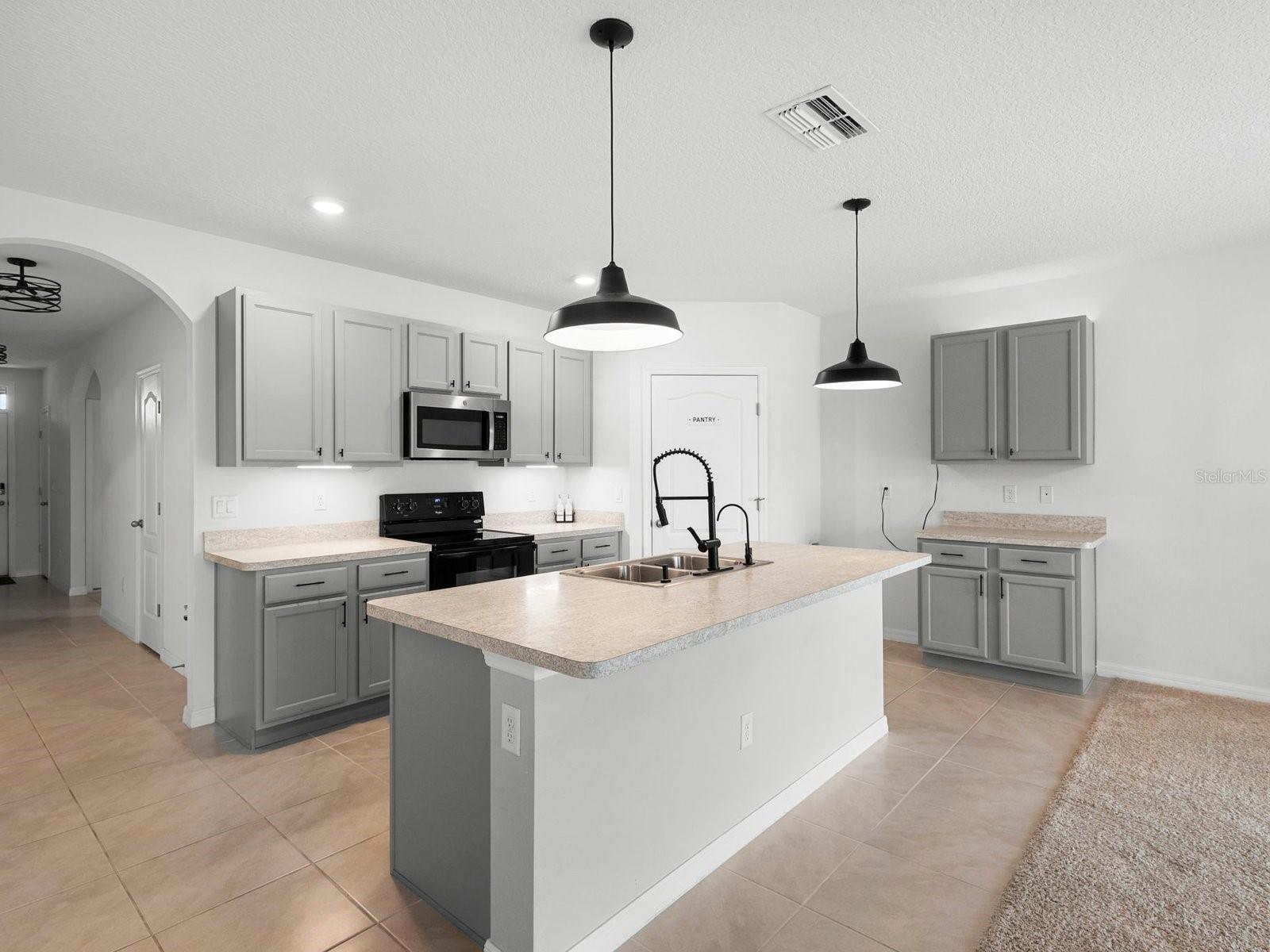Image 19 of 49 For 341 Alexzander Way
