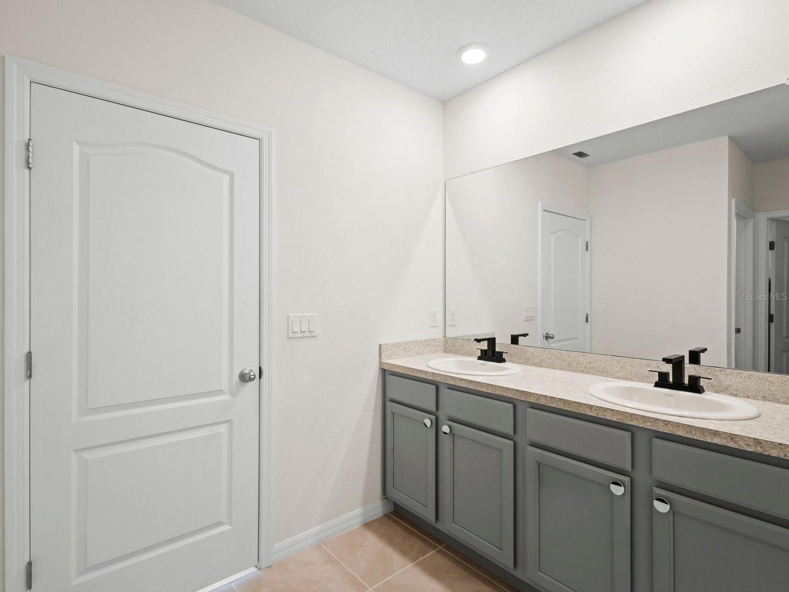 Image 36 of 49 For 341 Alexzander Way