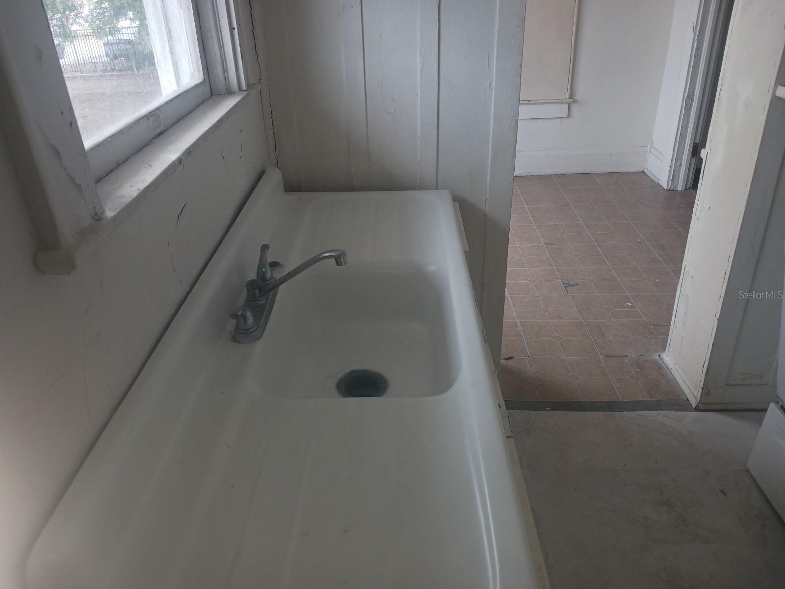 Image 2 of 10 For 720 6th Northwest  4