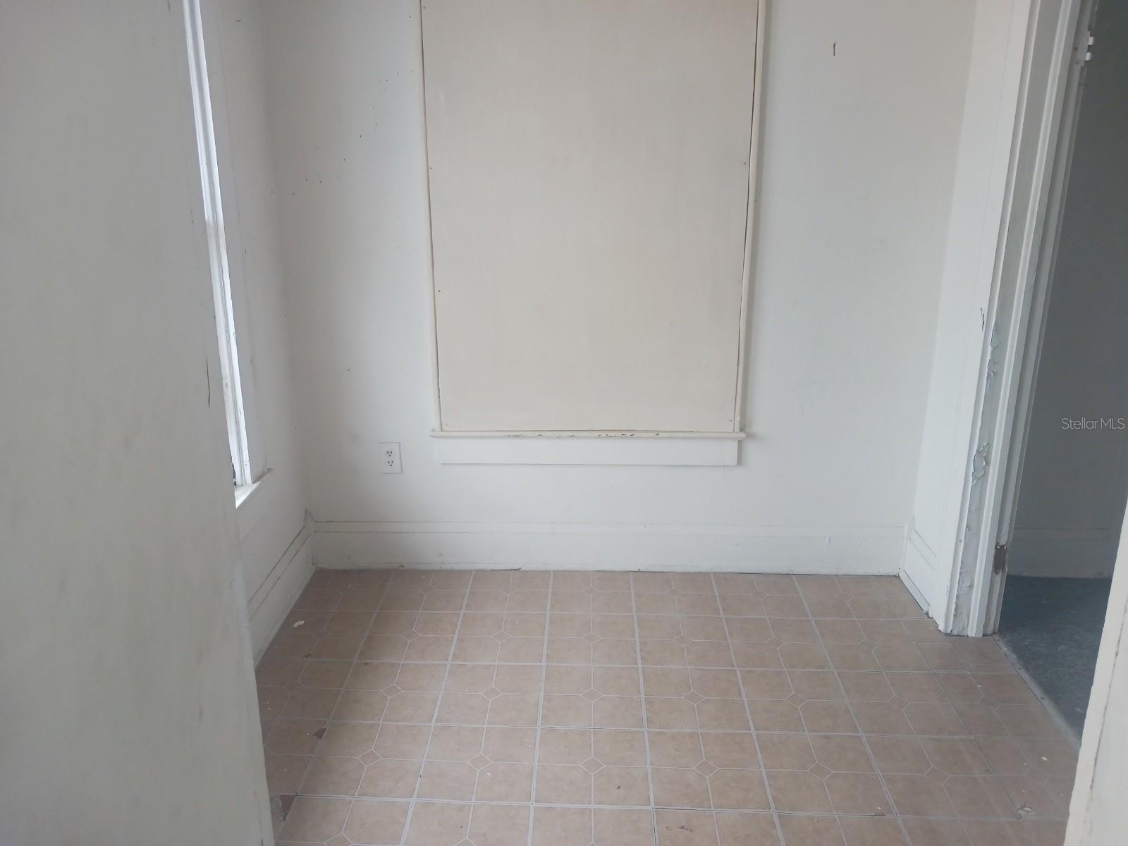 Image 3 of 10 For 720 6th Northwest  4