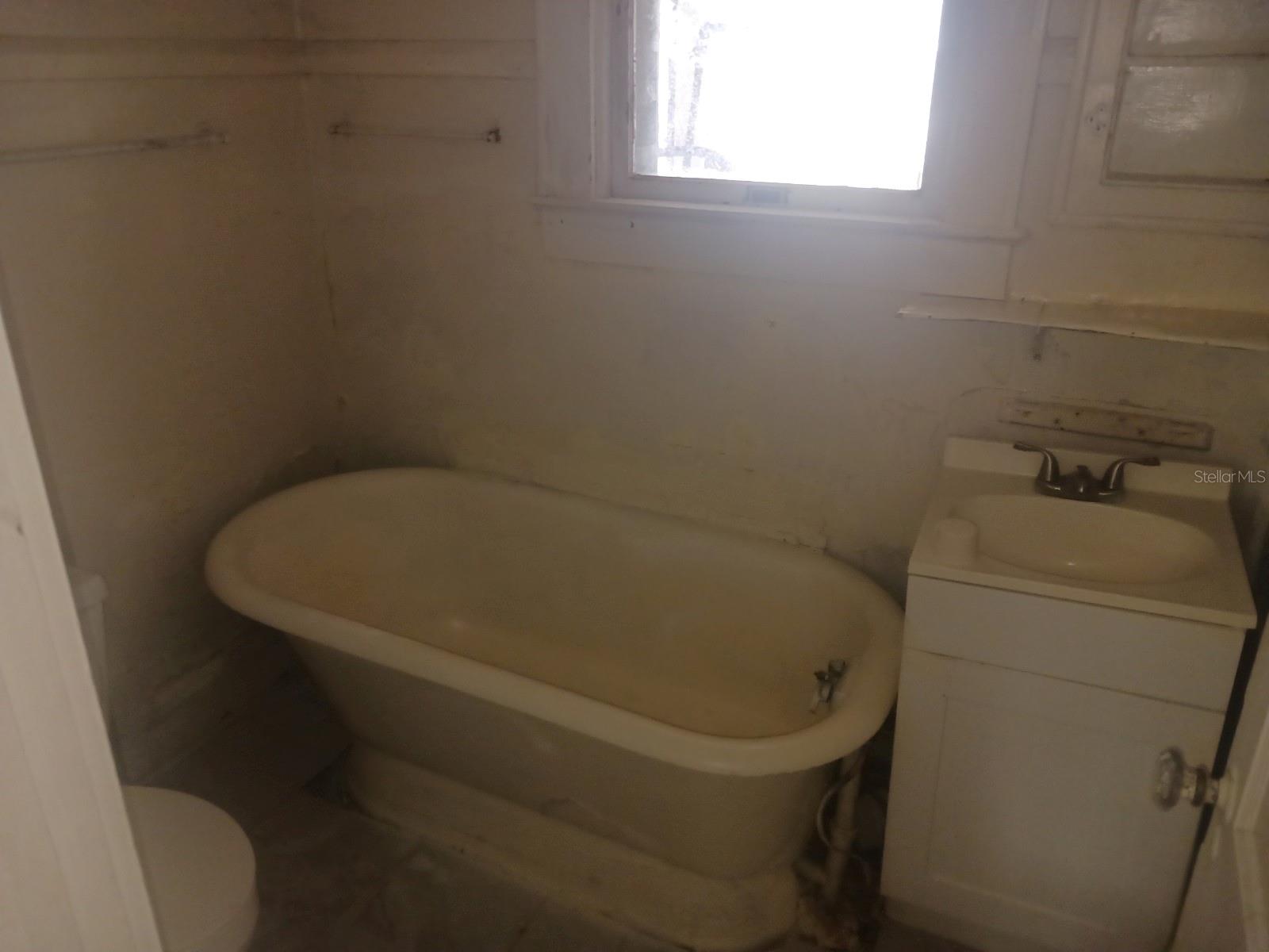 Image 7 of 10 For 720 6th Northwest  4