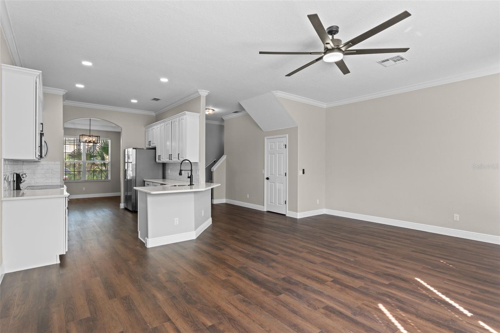 Image 12 of 36 For 461 Black Knight Way