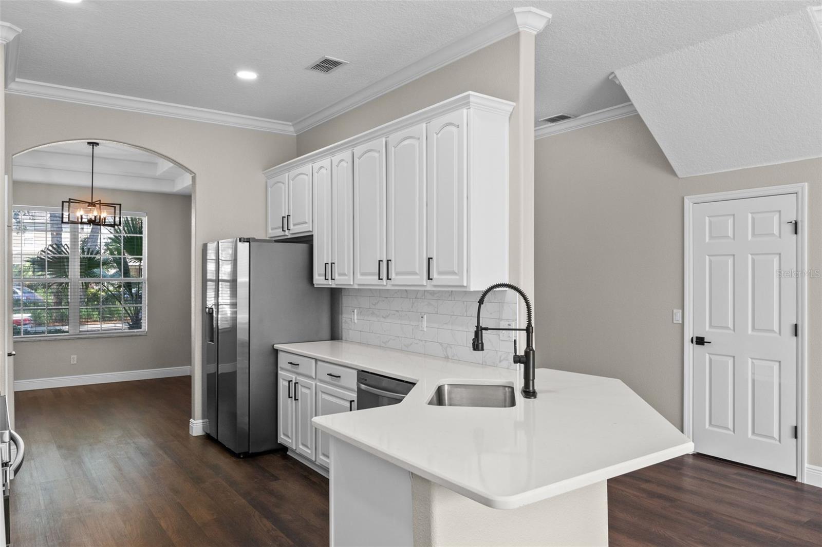 Image 15 of 36 For 461 Black Knight Way