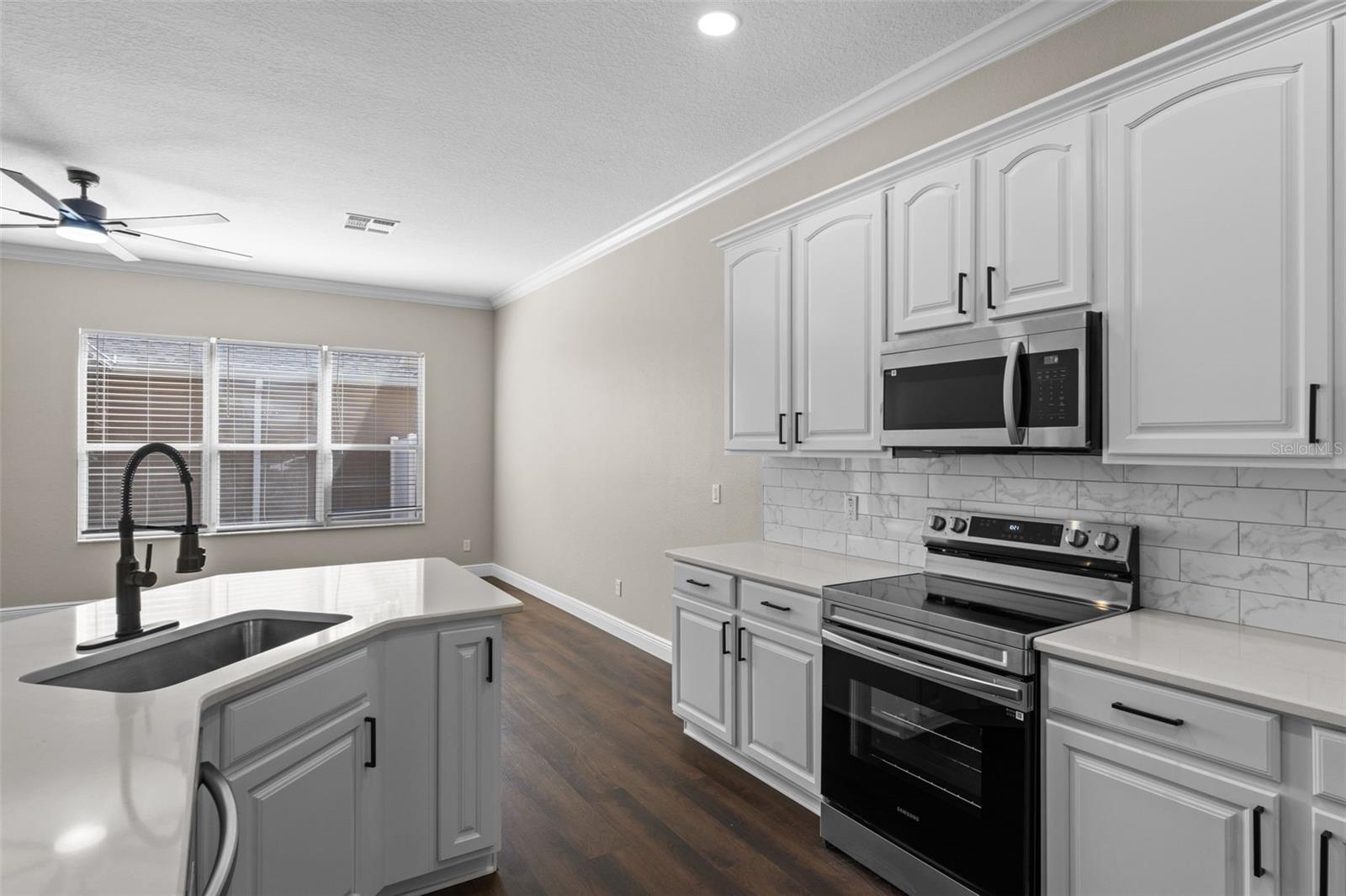 Image 17 of 36 For 461 Black Knight Way
