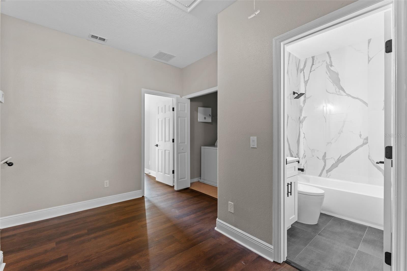Image 19 of 36 For 461 Black Knight Way