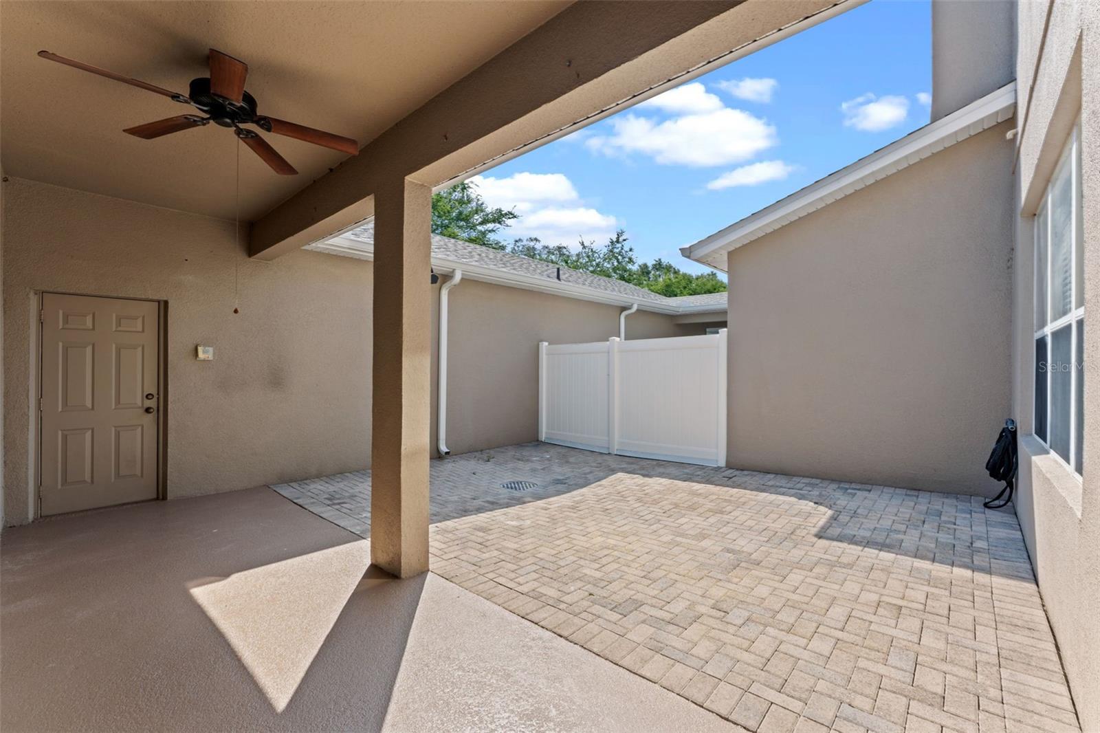 Image 30 of 36 For 461 Black Knight Way