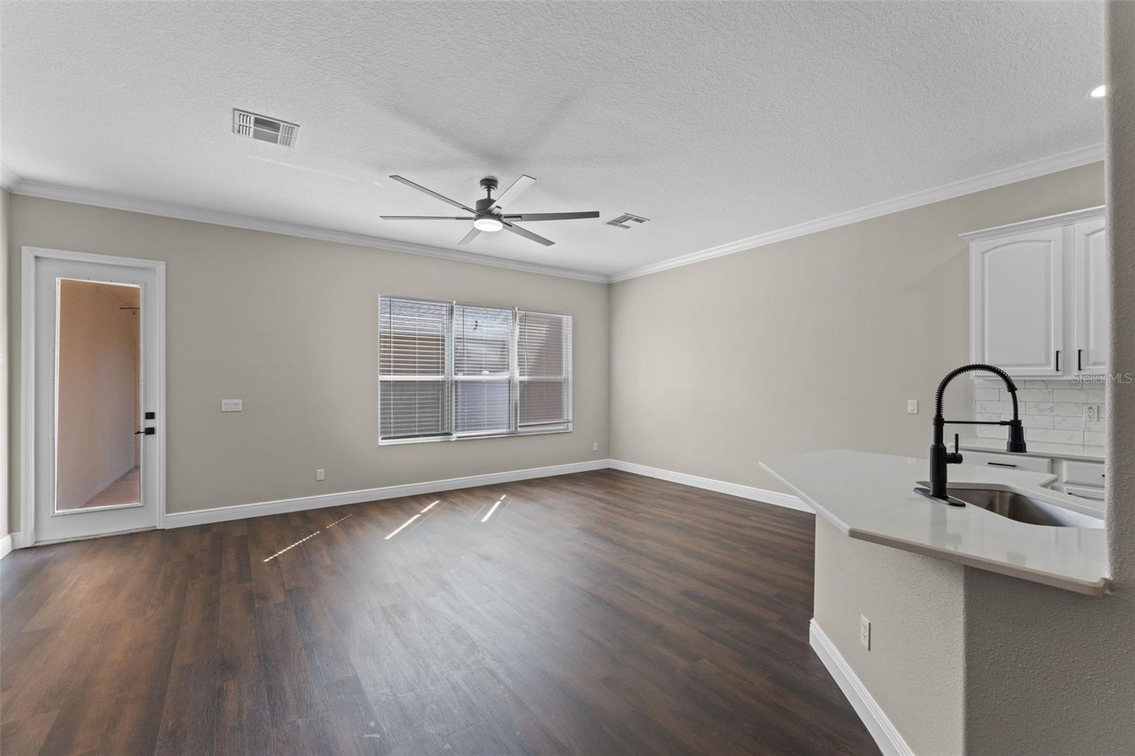 Image 8 of 36 For 461 Black Knight Way