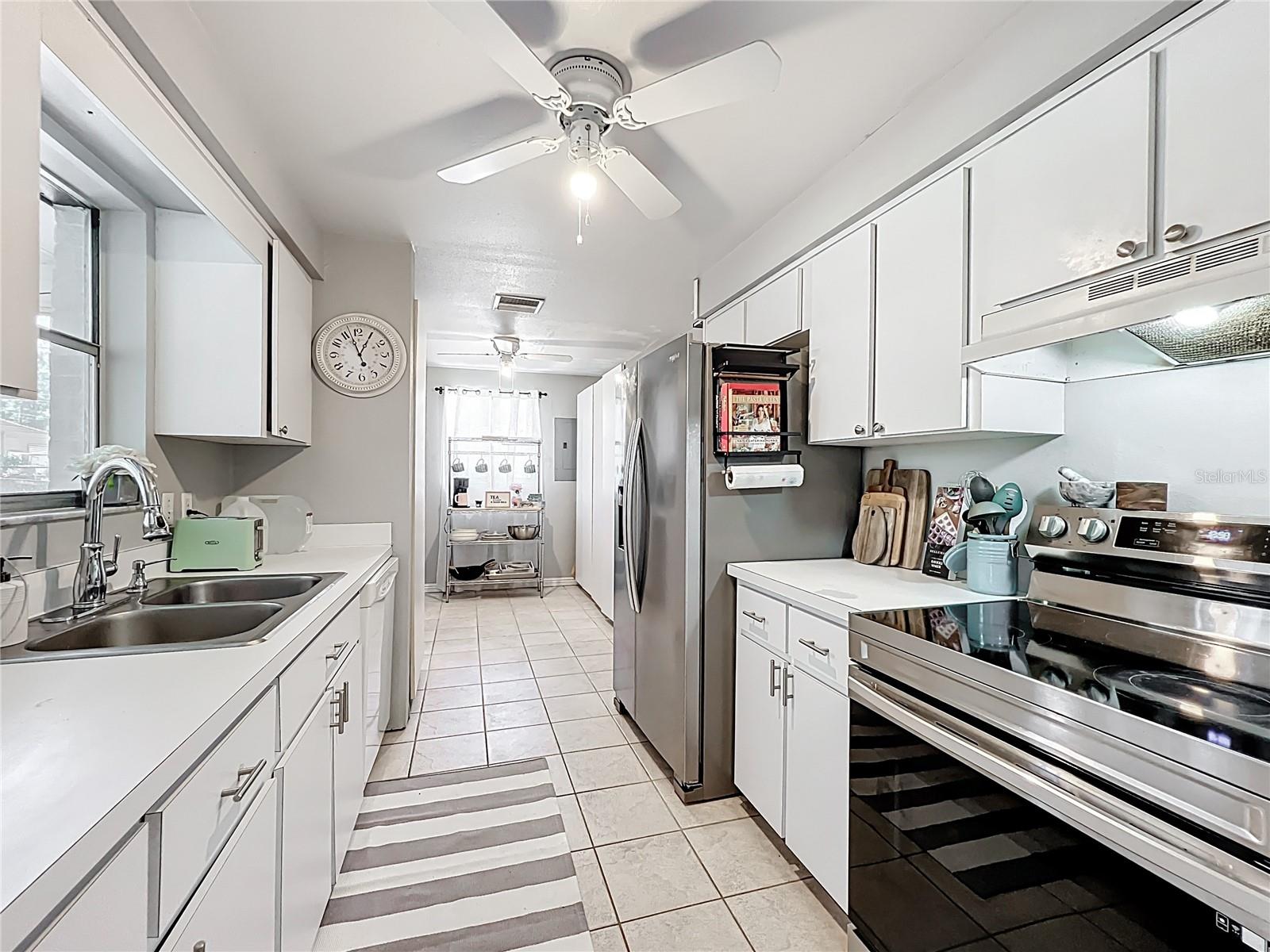 Image 10 of 47 For 7375 Lake Drive