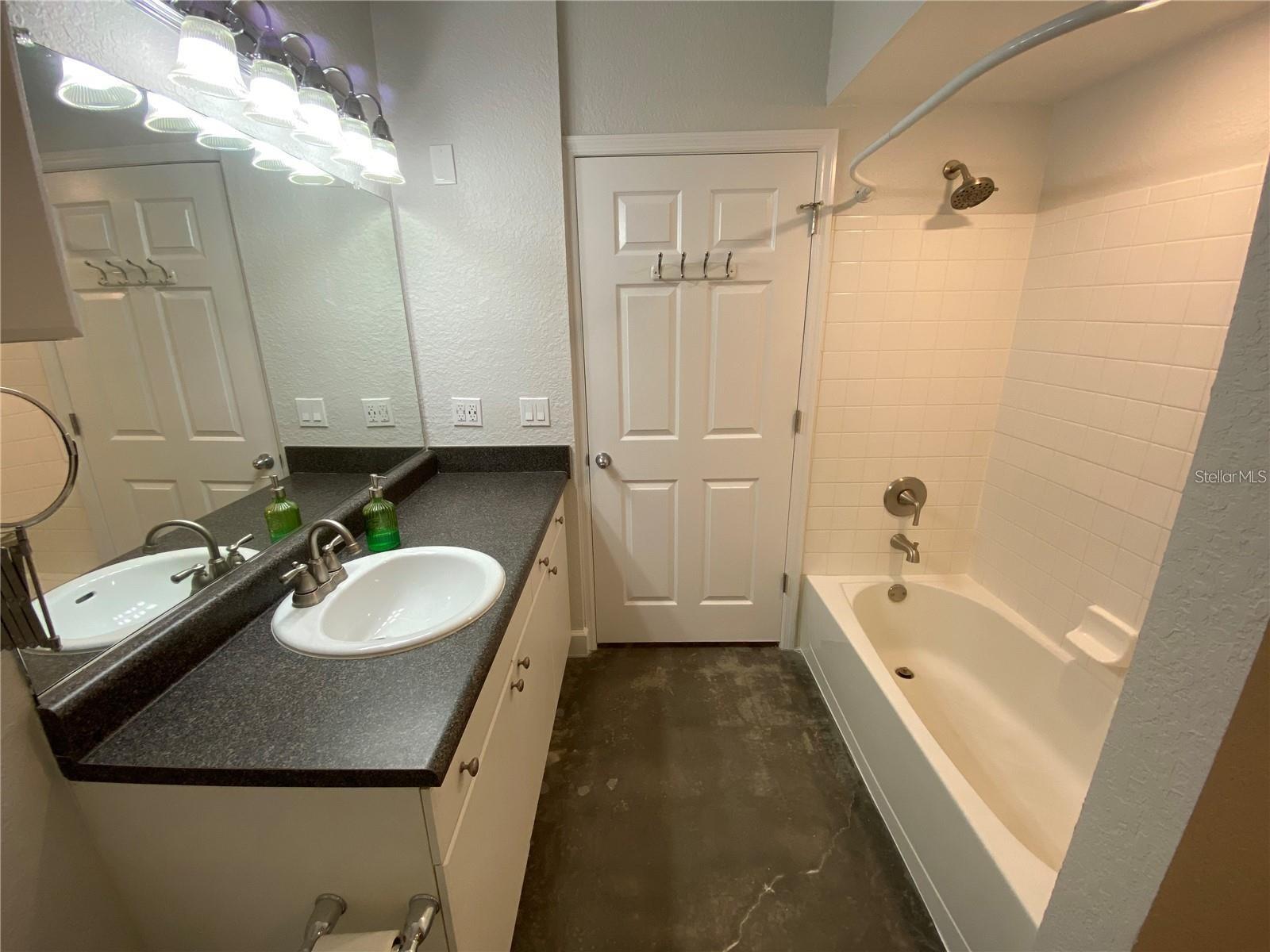 Image 16 of 26 For 304 South Street 1020
