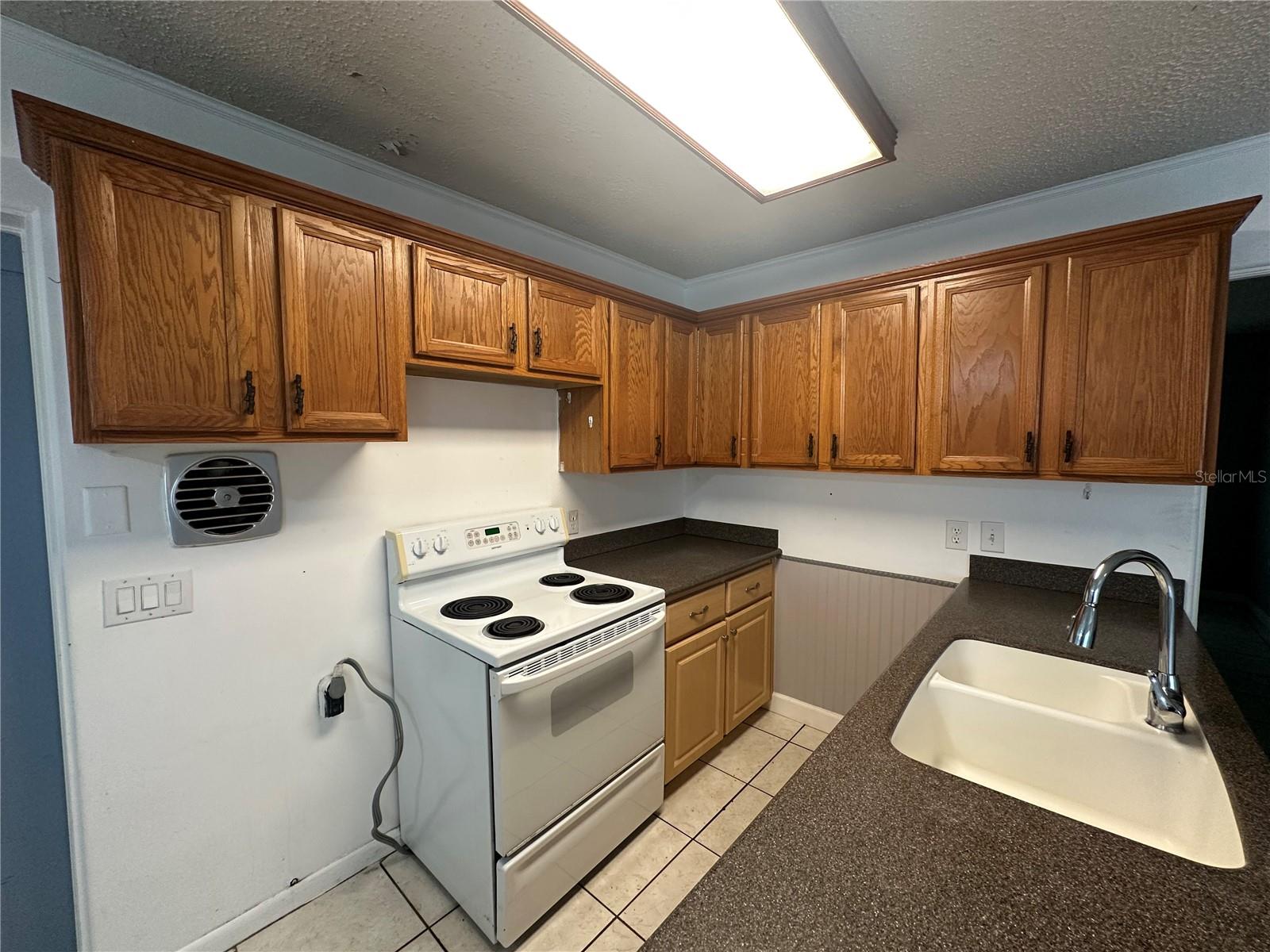 Image 3 of 31 For 795 Temple Avenue