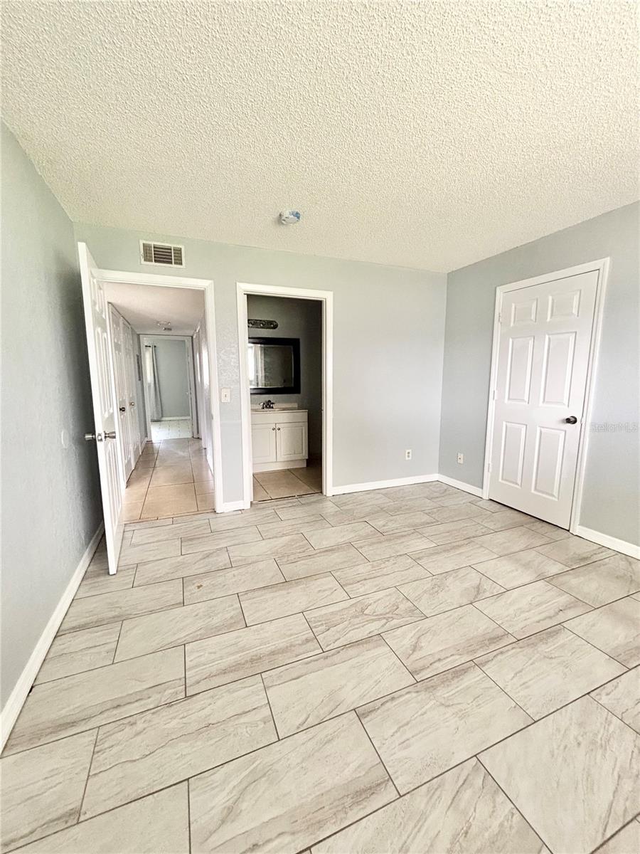 Image 7 of 13 For 605 Northlake Boulevard 63