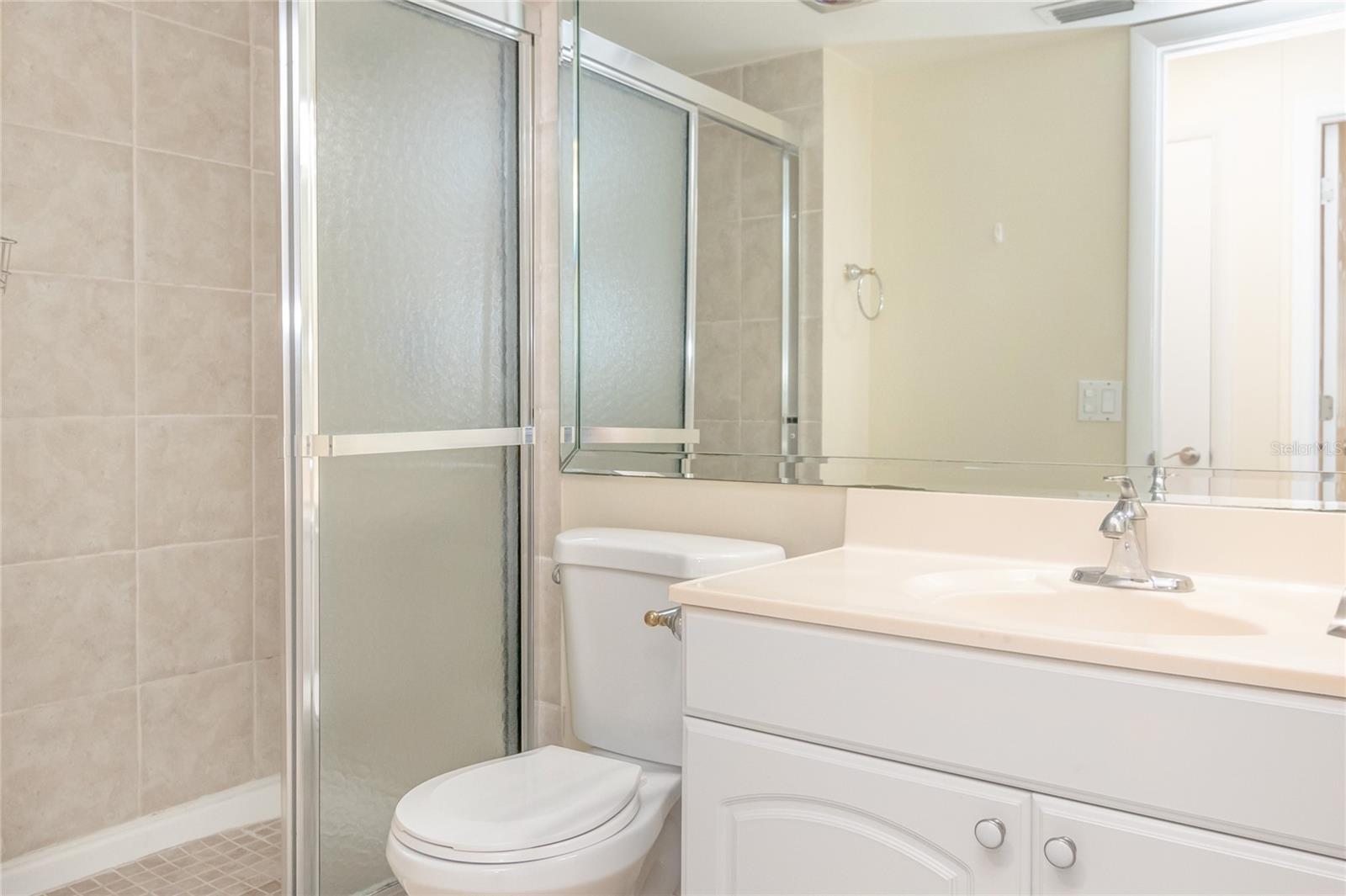 Image 17 of 26 For 644 Knowles Avenue 8