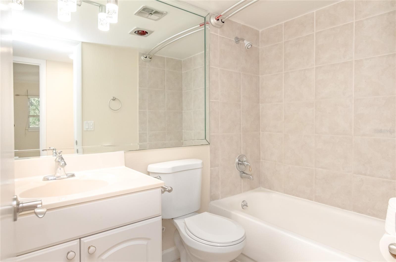 Image 20 of 26 For 644 Knowles Avenue 8