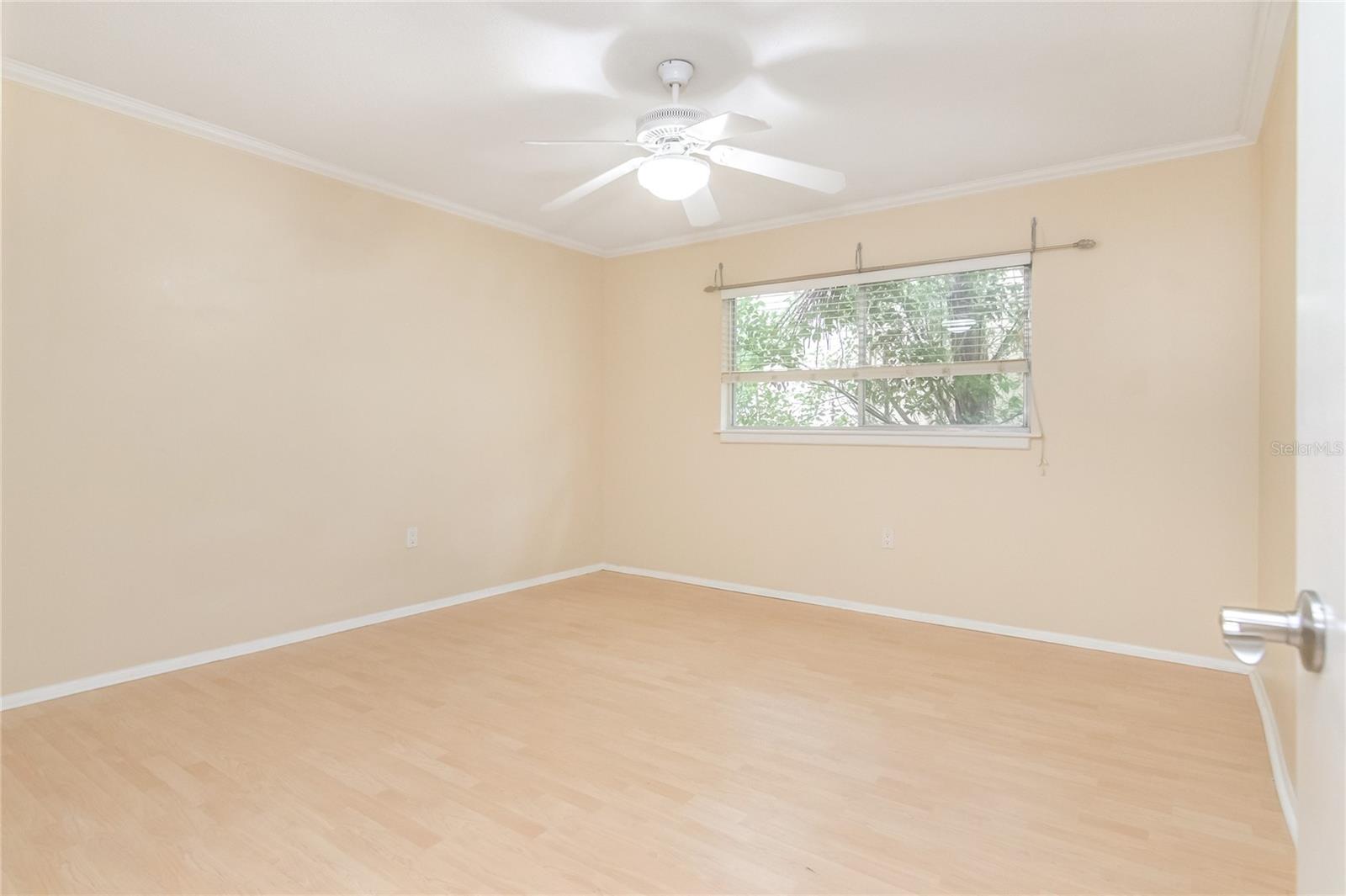 Image 21 of 26 For 644 Knowles Avenue 8