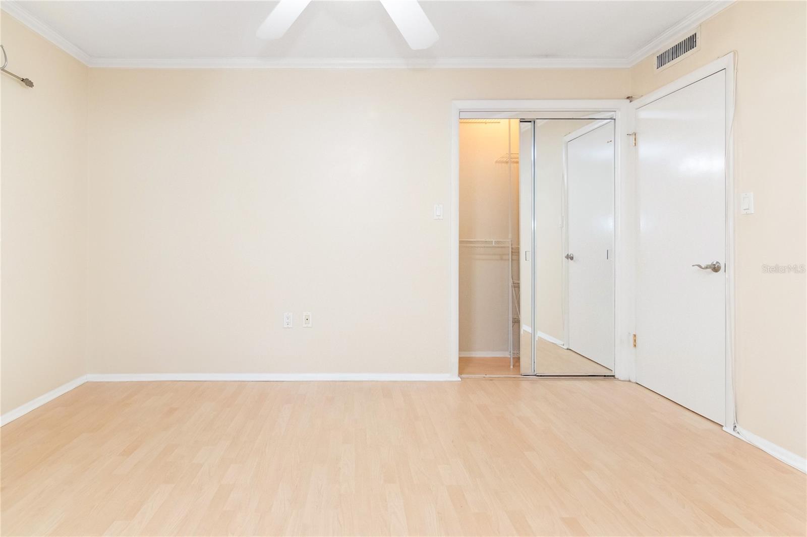 Image 22 of 26 For 644 Knowles Avenue 8