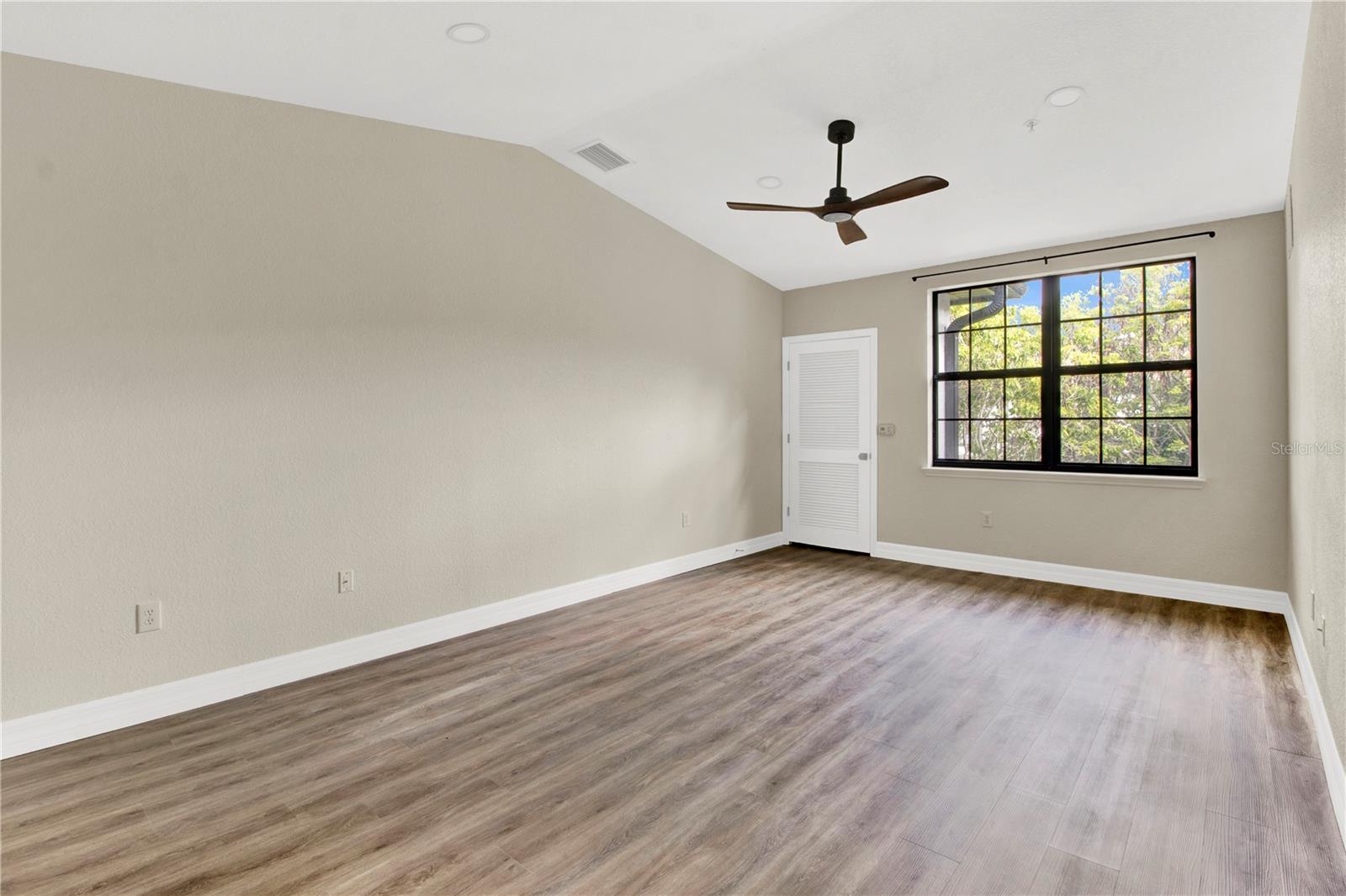 Image 8 of 24 For 5550 Michigan Street 2310