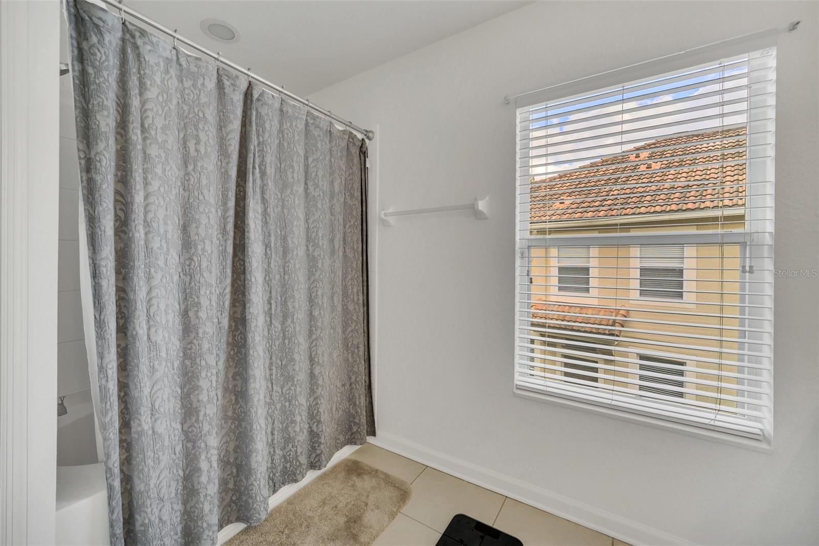Image 22 of 36 For 7143 Cadiz Boulevard