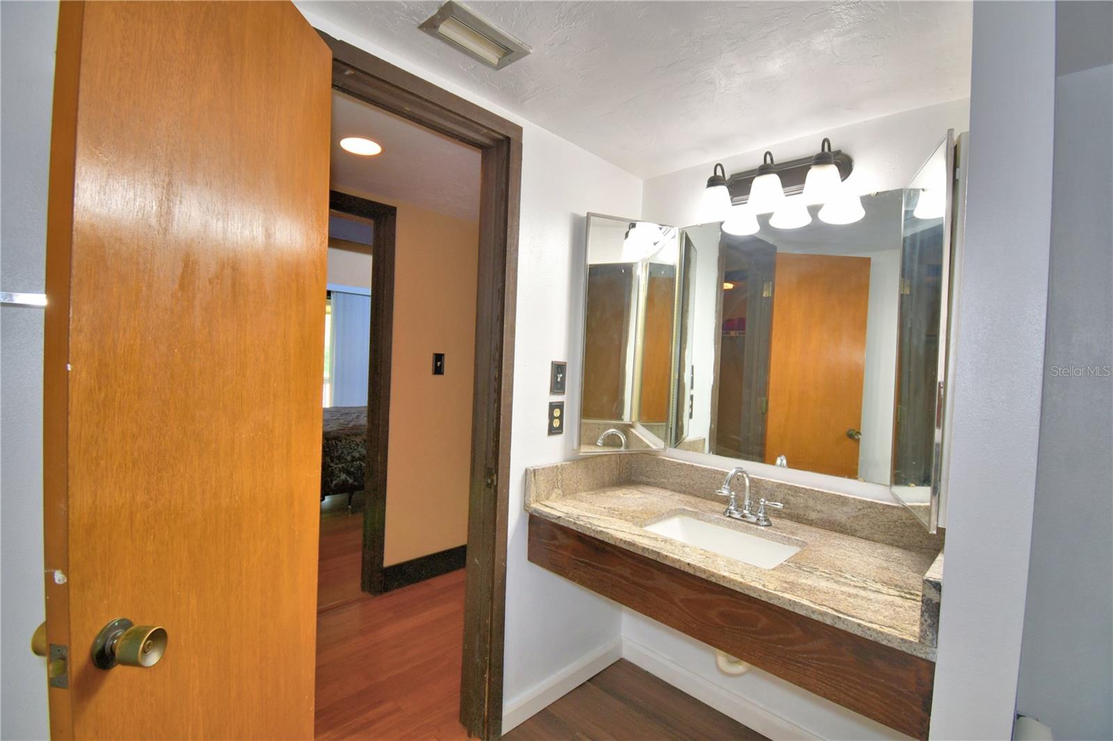 Image 22 of 35 For 5027 Sherwood Lane 3937