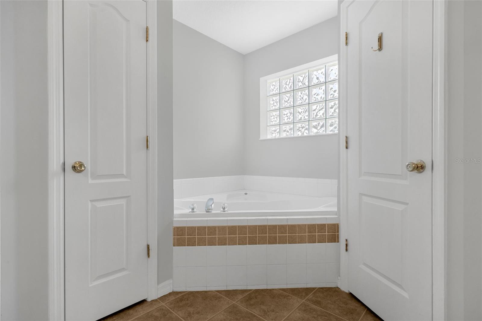Image 13 of 20 For 10621 Cedar Forest Circle