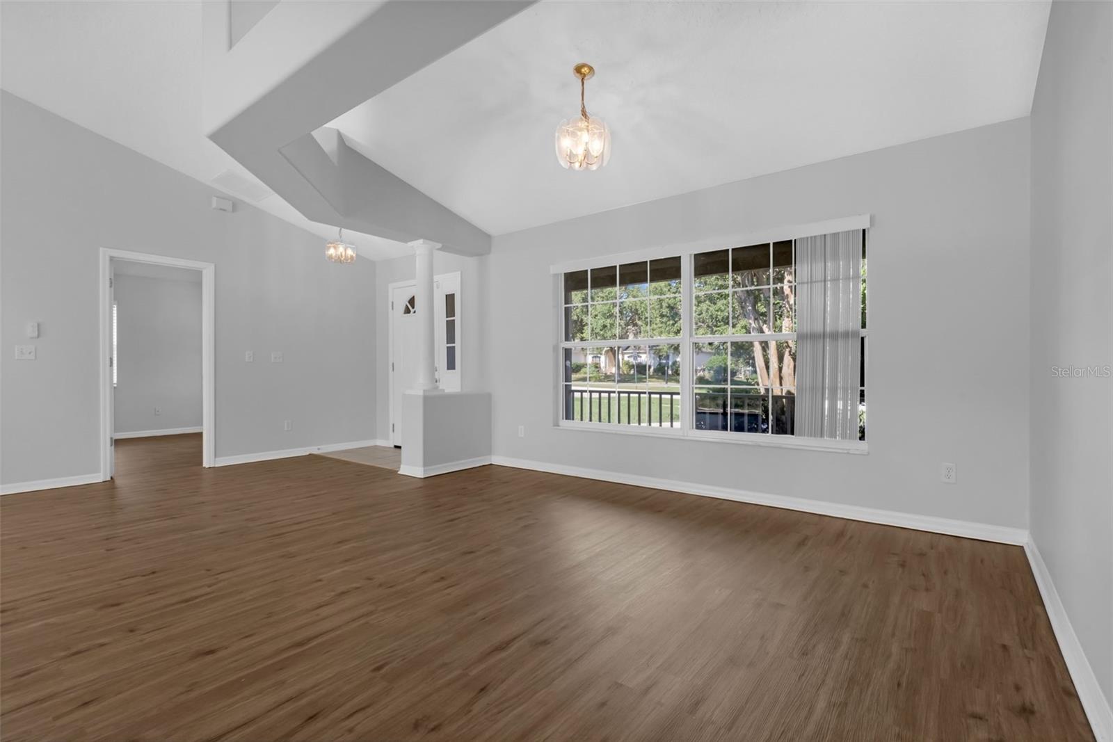 Image 4 of 20 For 10621 Cedar Forest Circle