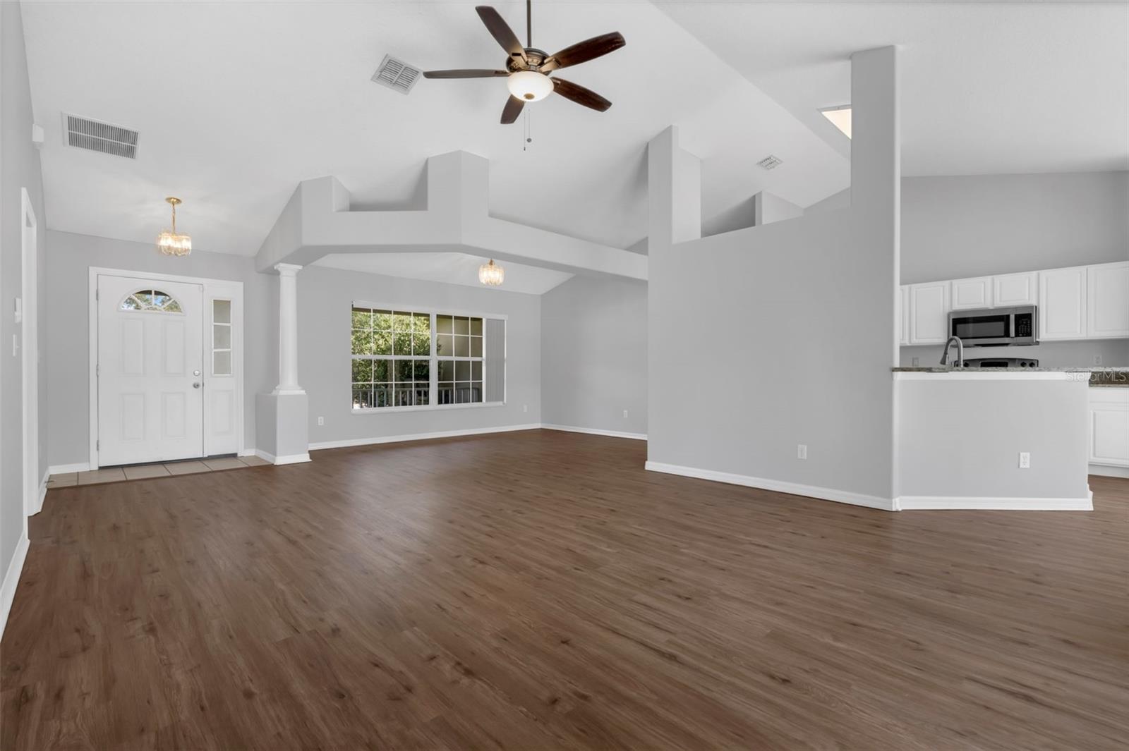 Image 5 of 20 For 10621 Cedar Forest Circle