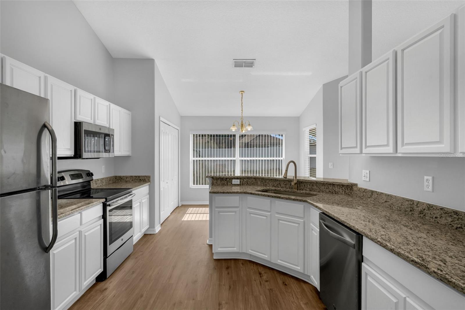 Image 8 of 20 For 10621 Cedar Forest Circle