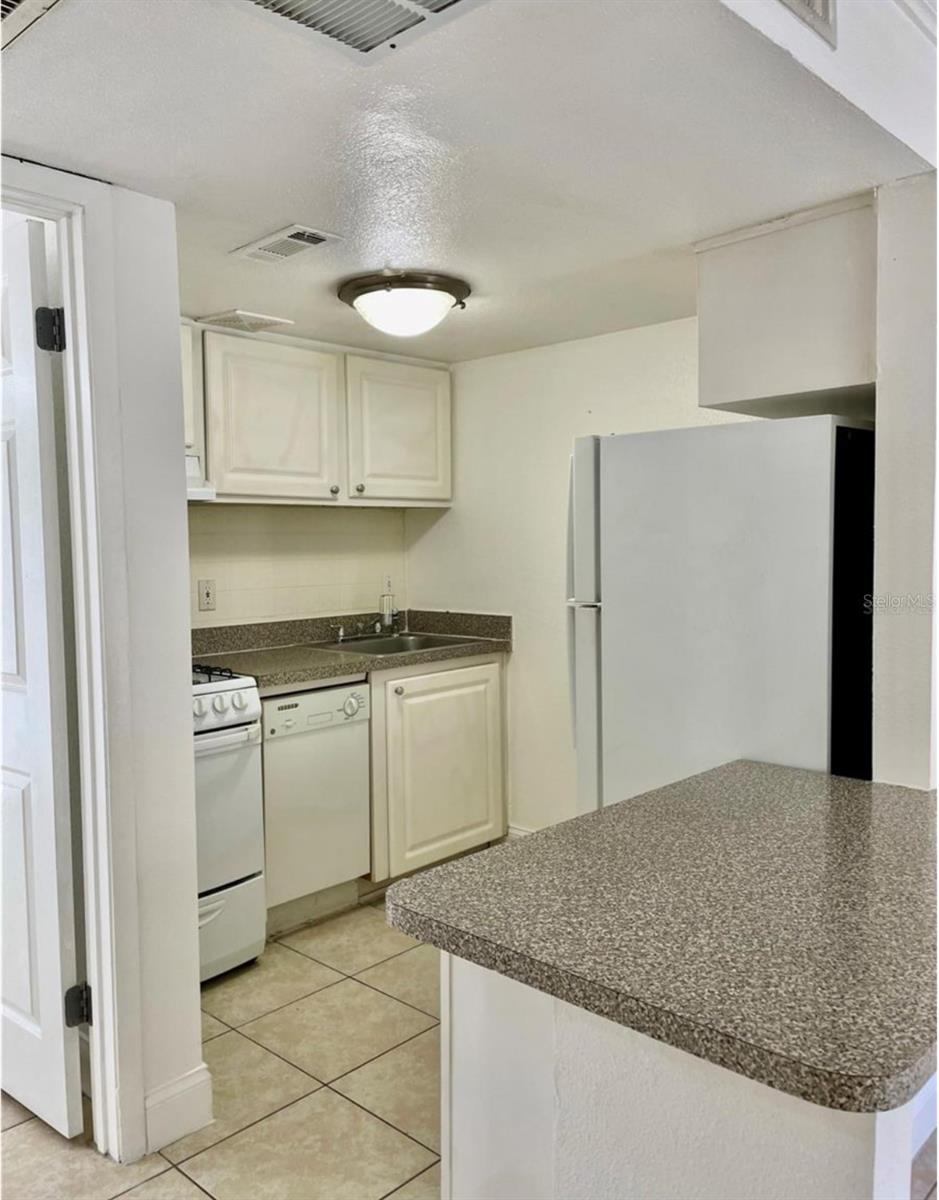 Image 7 of 11 For 136 Blue Point Way 120