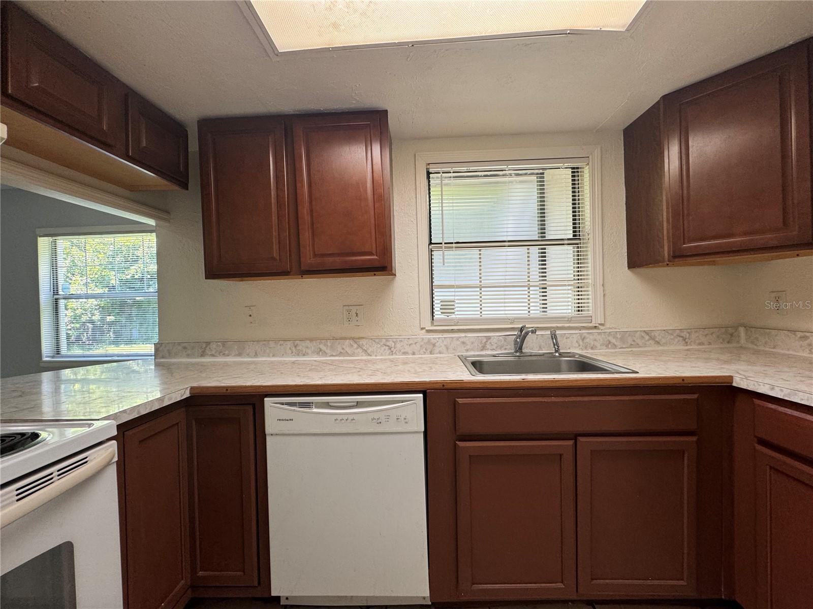Image 3 of 12 For 1000 Semoran Boulevard 115