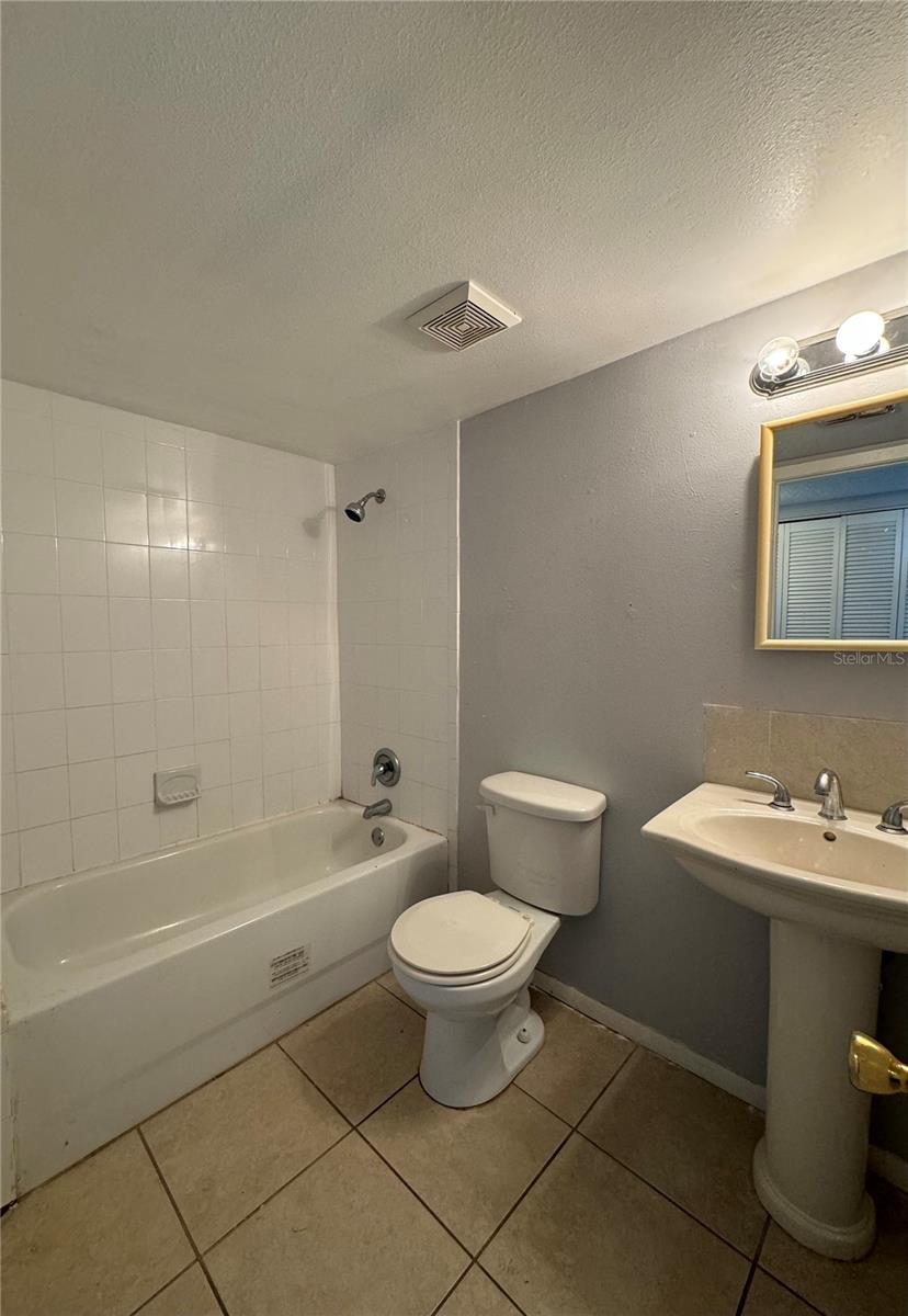 Image 9 of 12 For 1000 Semoran Boulevard 115
