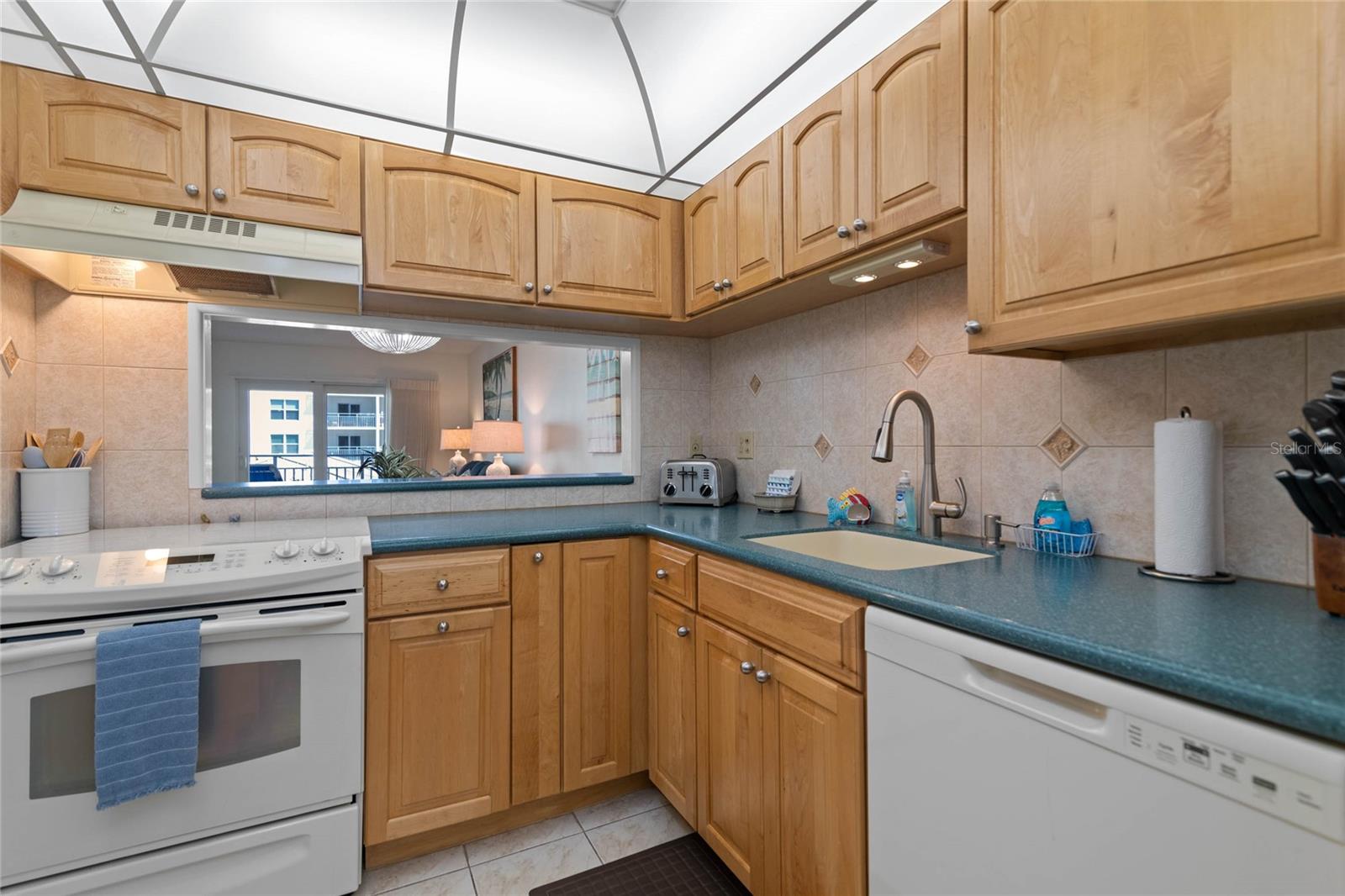 Image 11 of 40 For 4153 Atlantic Avenue 2120