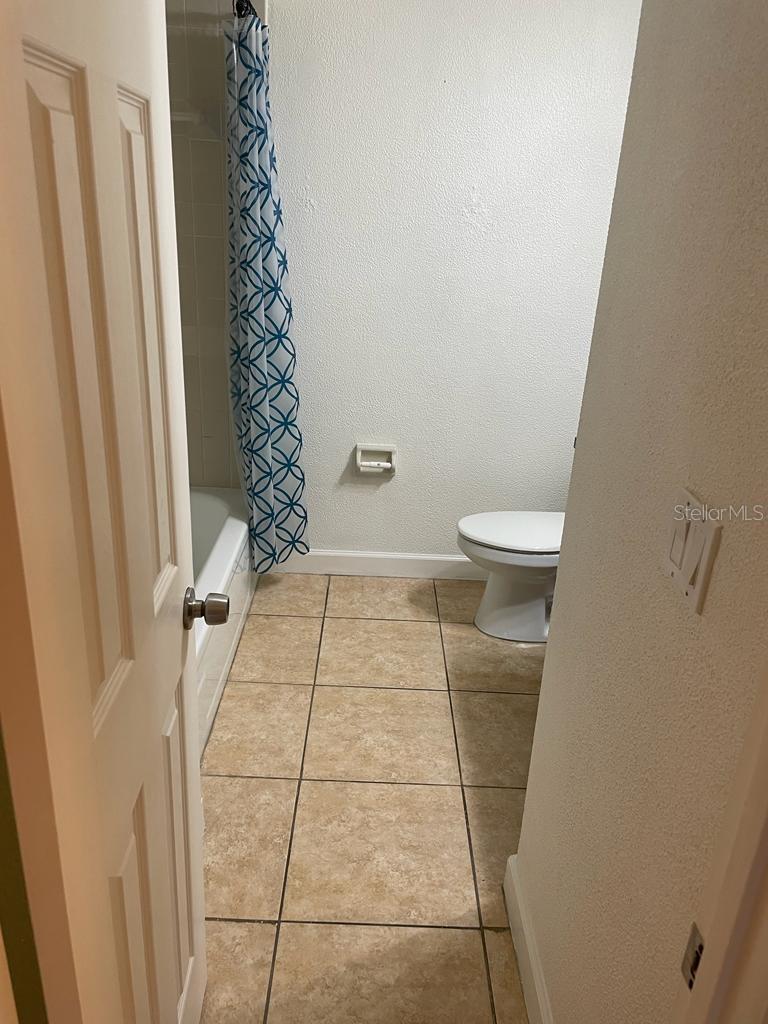 Image 10 of 13 For 5173 Vineland Road 207