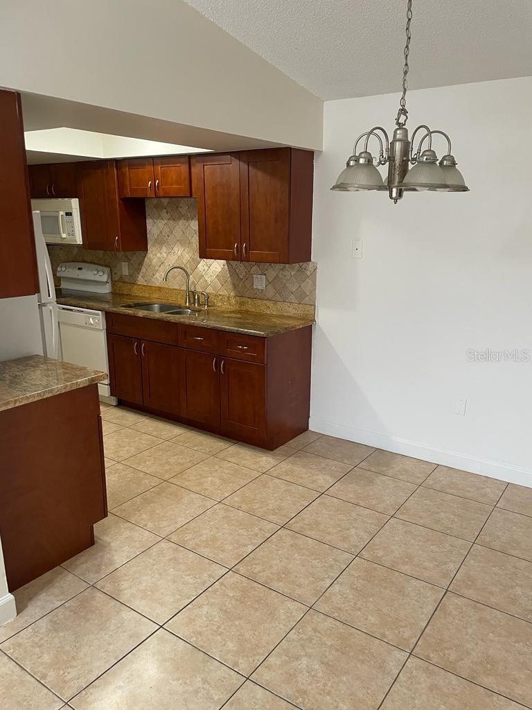 Image 11 of 13 For 5173 Vineland Road 207