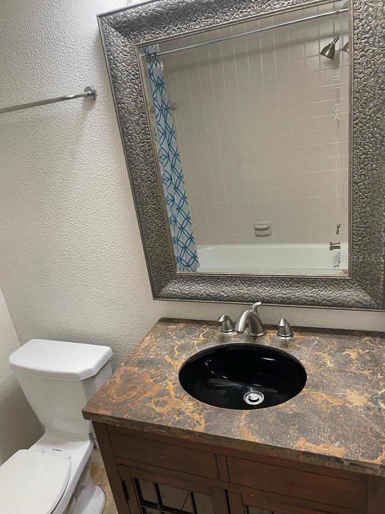 Image 8 of 13 For 5173 Vineland Road 207