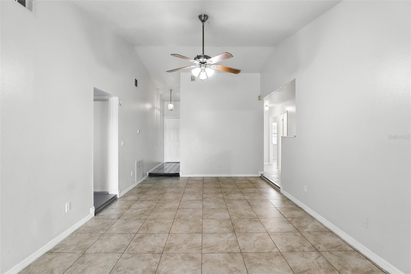 Image 11 of 33 For 28 Lancelot Avenue