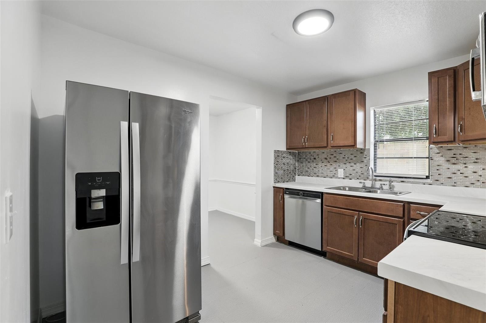 Image 12 of 33 For 28 Lancelot Avenue