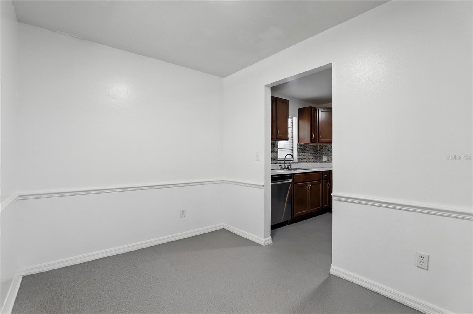 Image 16 of 33 For 28 Lancelot Avenue