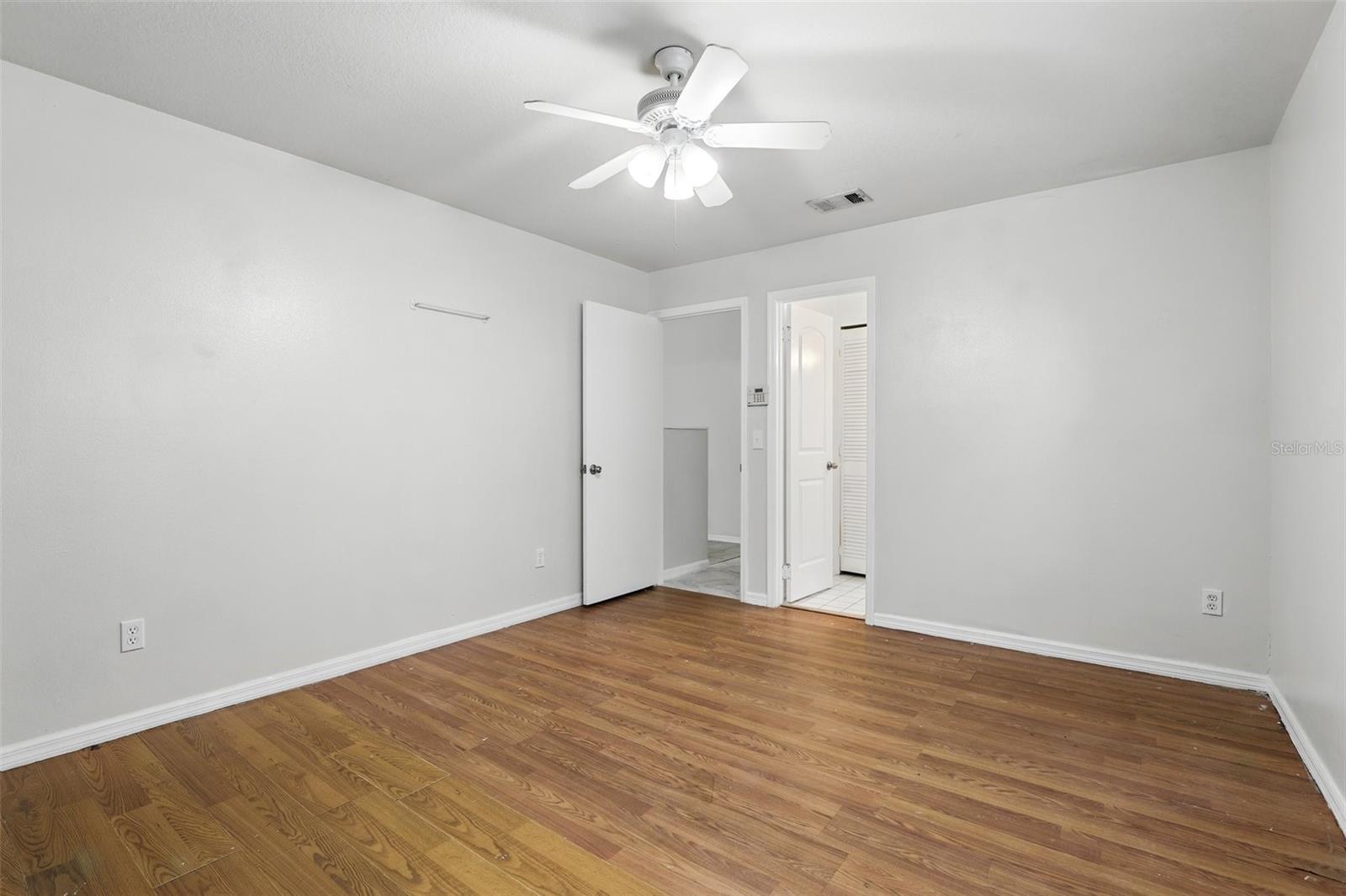 Image 19 of 33 For 28 Lancelot Avenue
