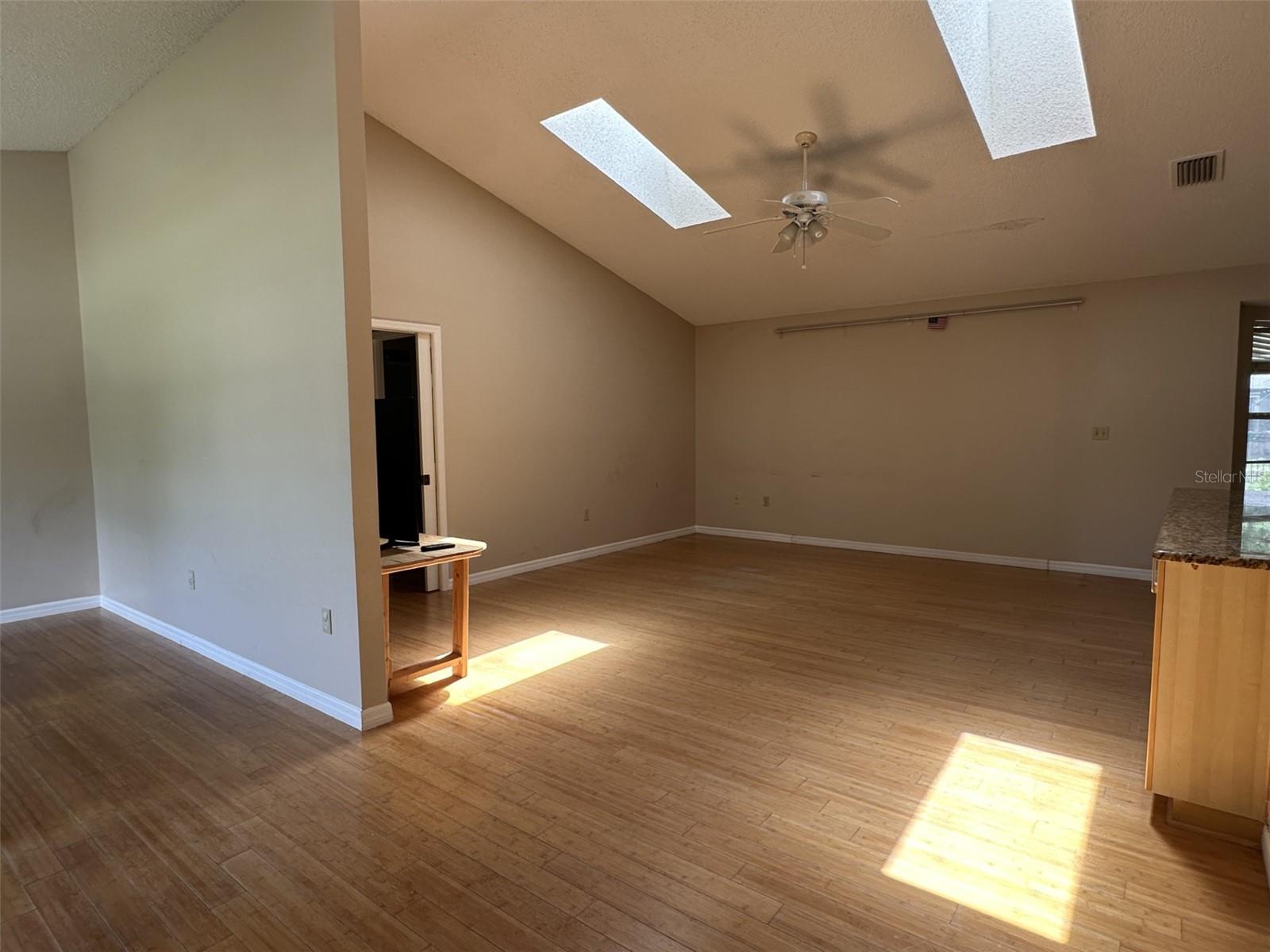 Image 7 of 27 For 6610 Pampus Drive
