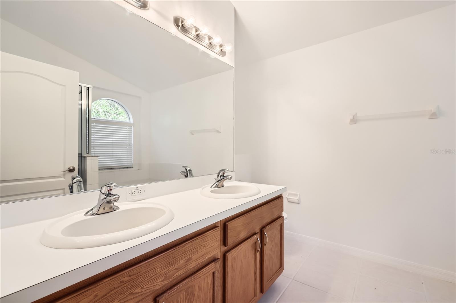 Image 18 of 28 For 4305 Balmoral Court