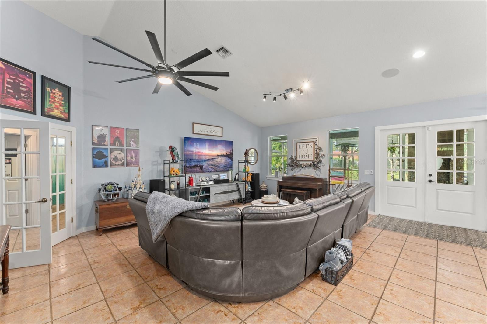 Image 9 of 56 For 17523 Doris Street