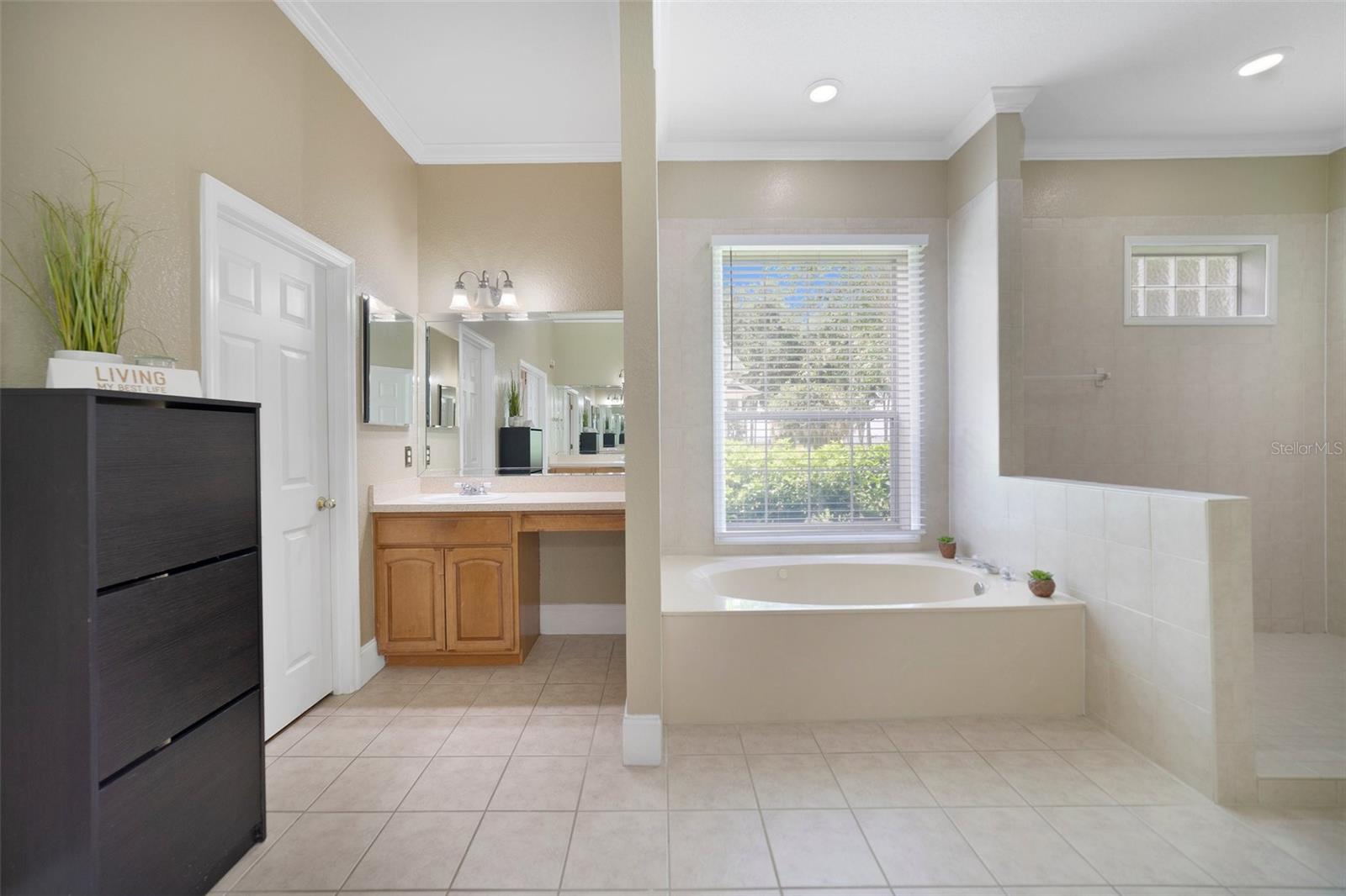 Image 14 of 37 For 1425 Riviera Drive