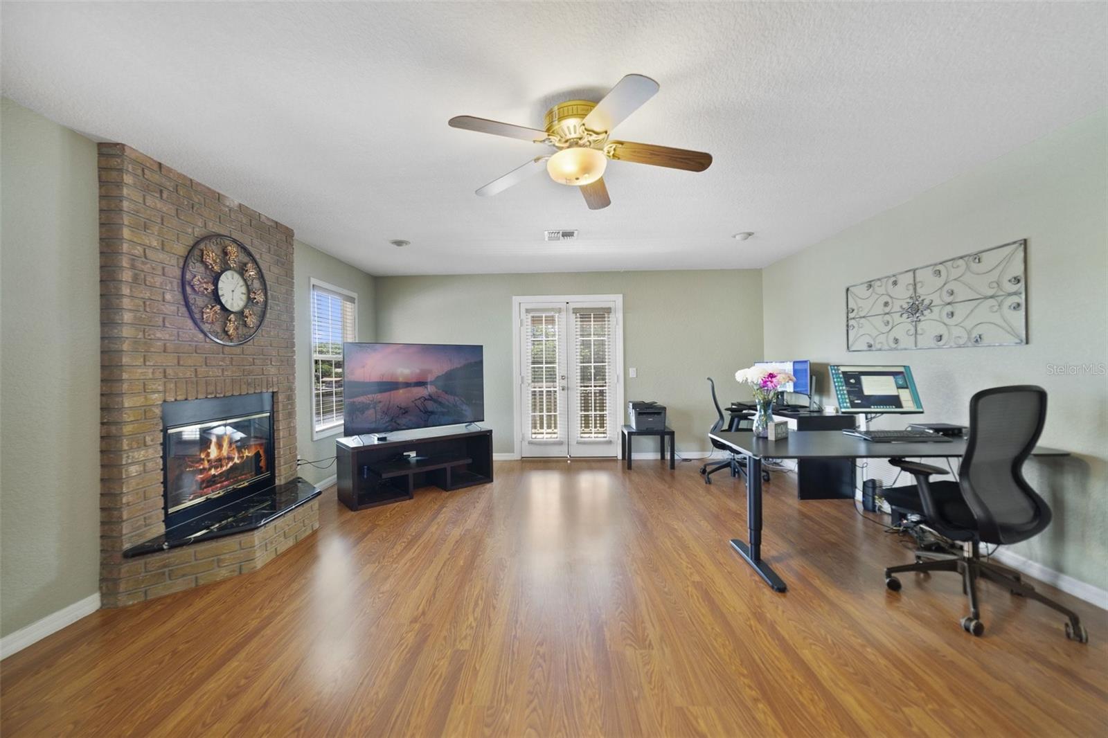 Image 15 of 37 For 1425 Riviera Drive