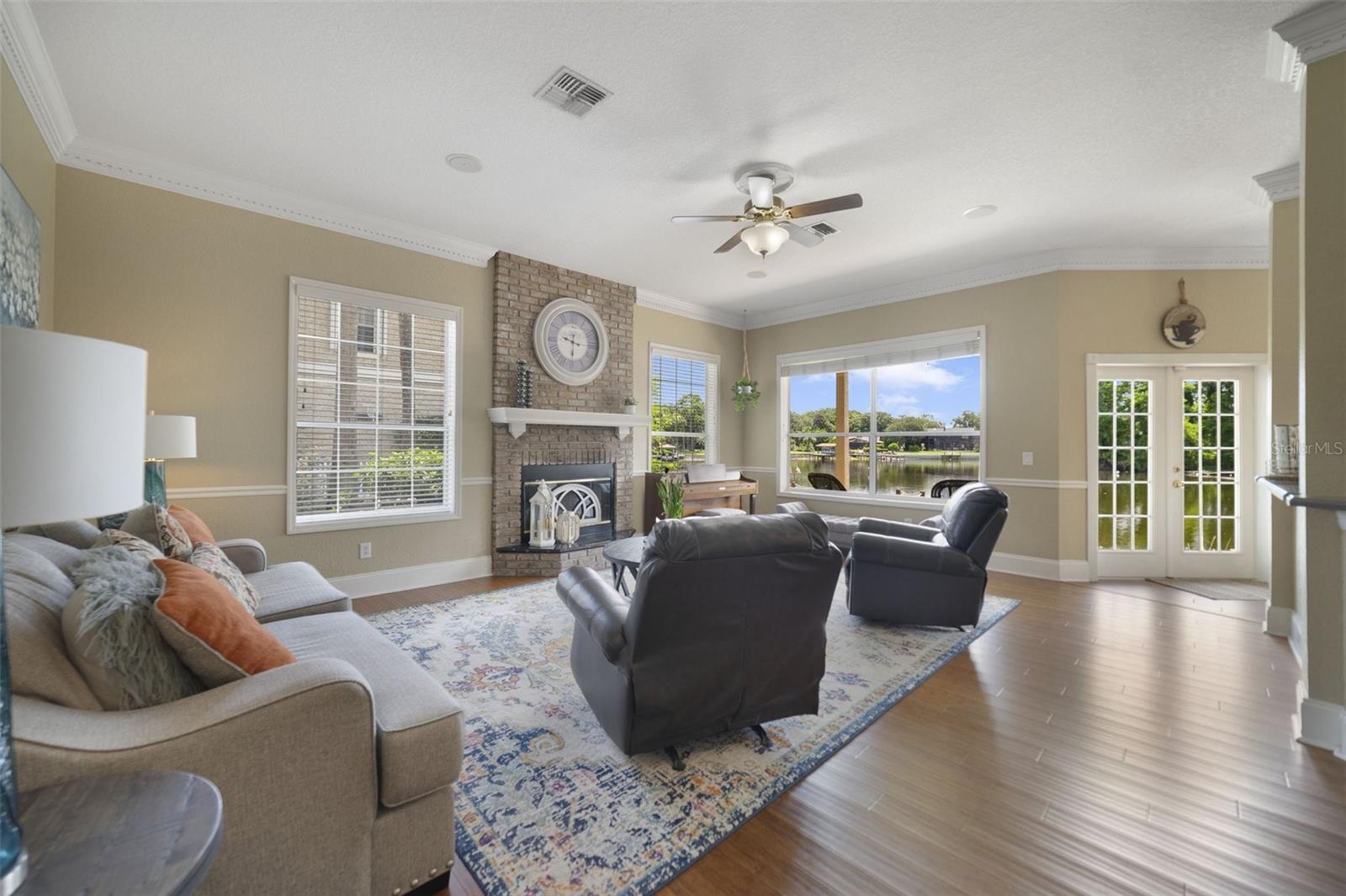 Image 5 of 37 For 1425 Riviera Drive