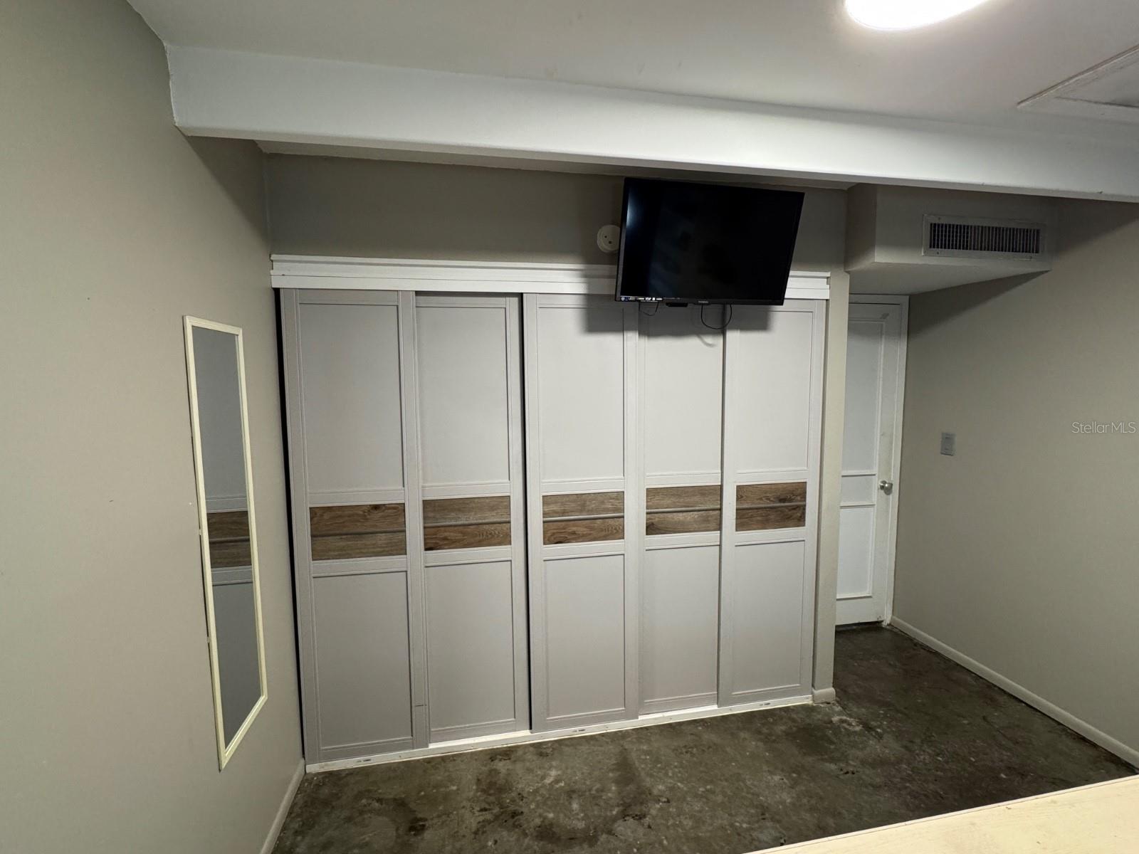 Image 10 of 10 For 2231 Club Circle 2231