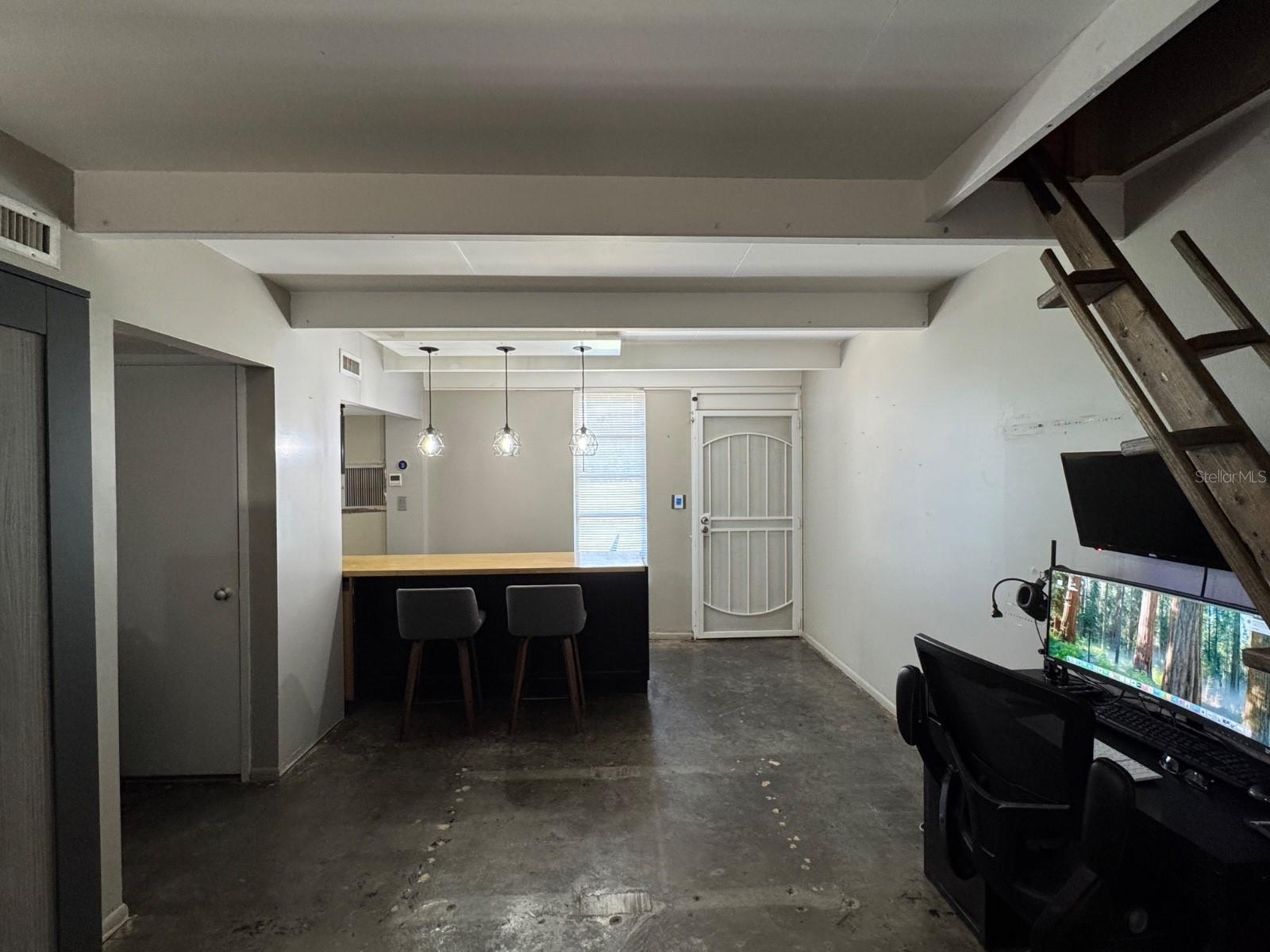Image 4 of 10 For 2231 Club Circle 2231